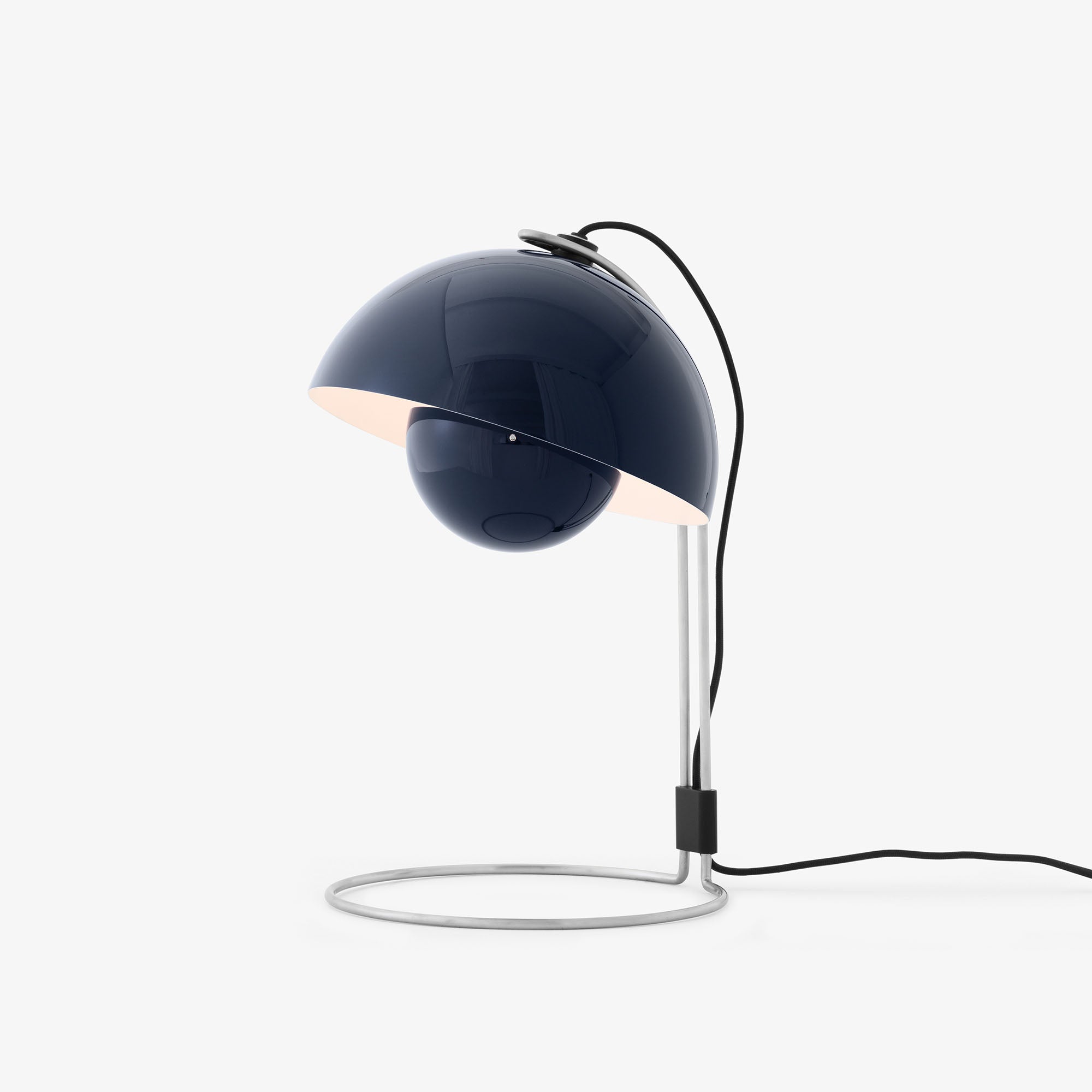 Flowerpot VP4, lampă de masă sau birou