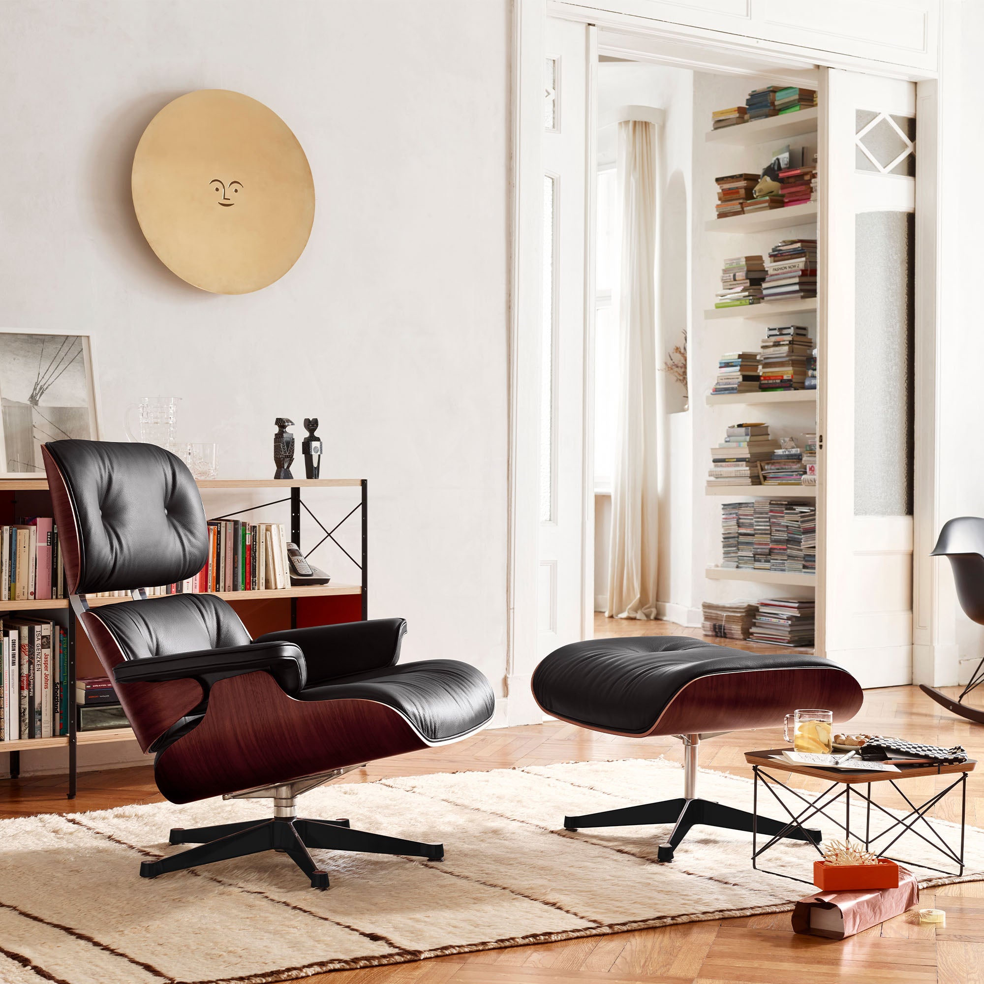 Eames Lounge Chair cu Otoman, lemn din palisandru și bază satinată