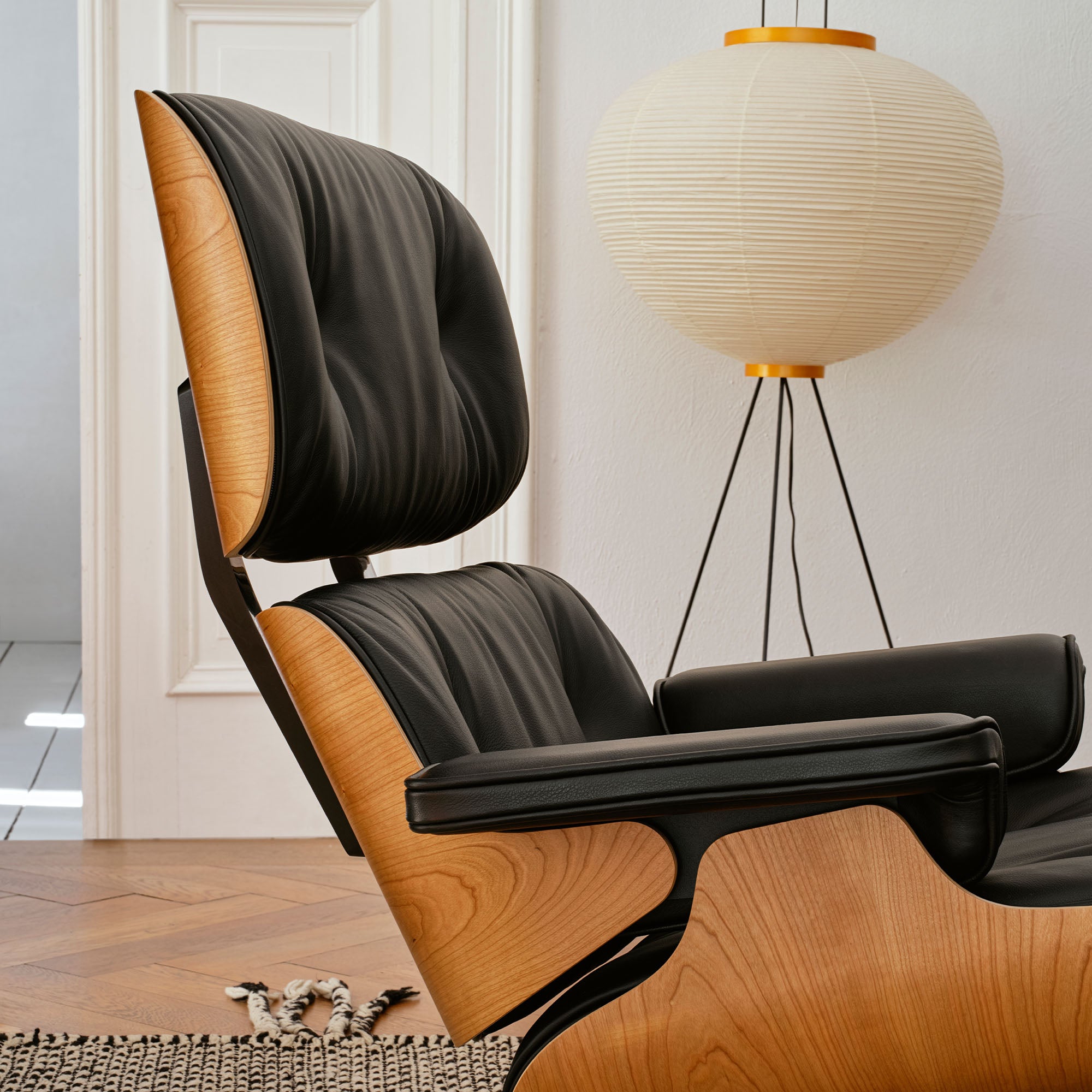 Eames Lounge Chair cu Otoman (cireș american)