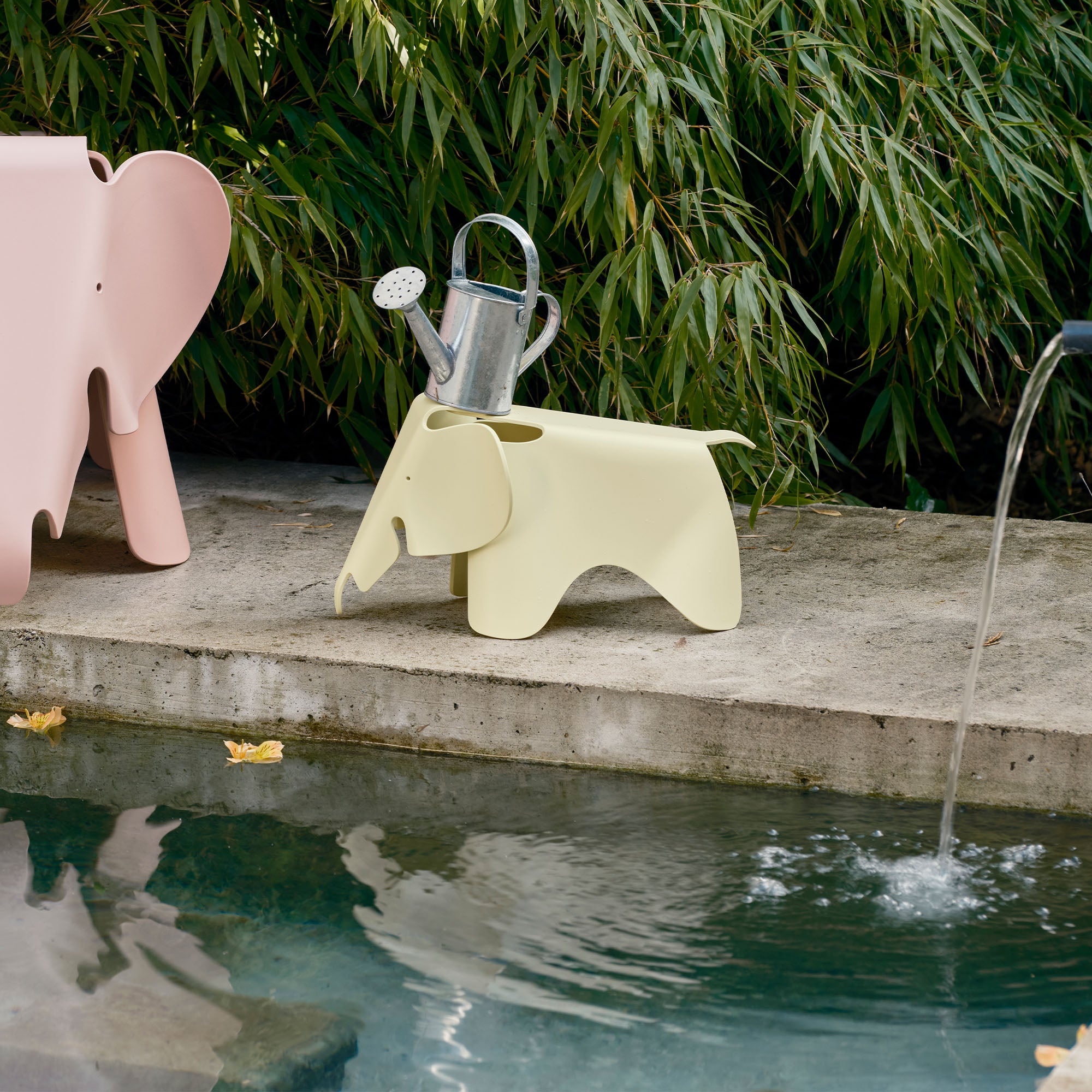 Eames Elephant canary RE S, obiect decor