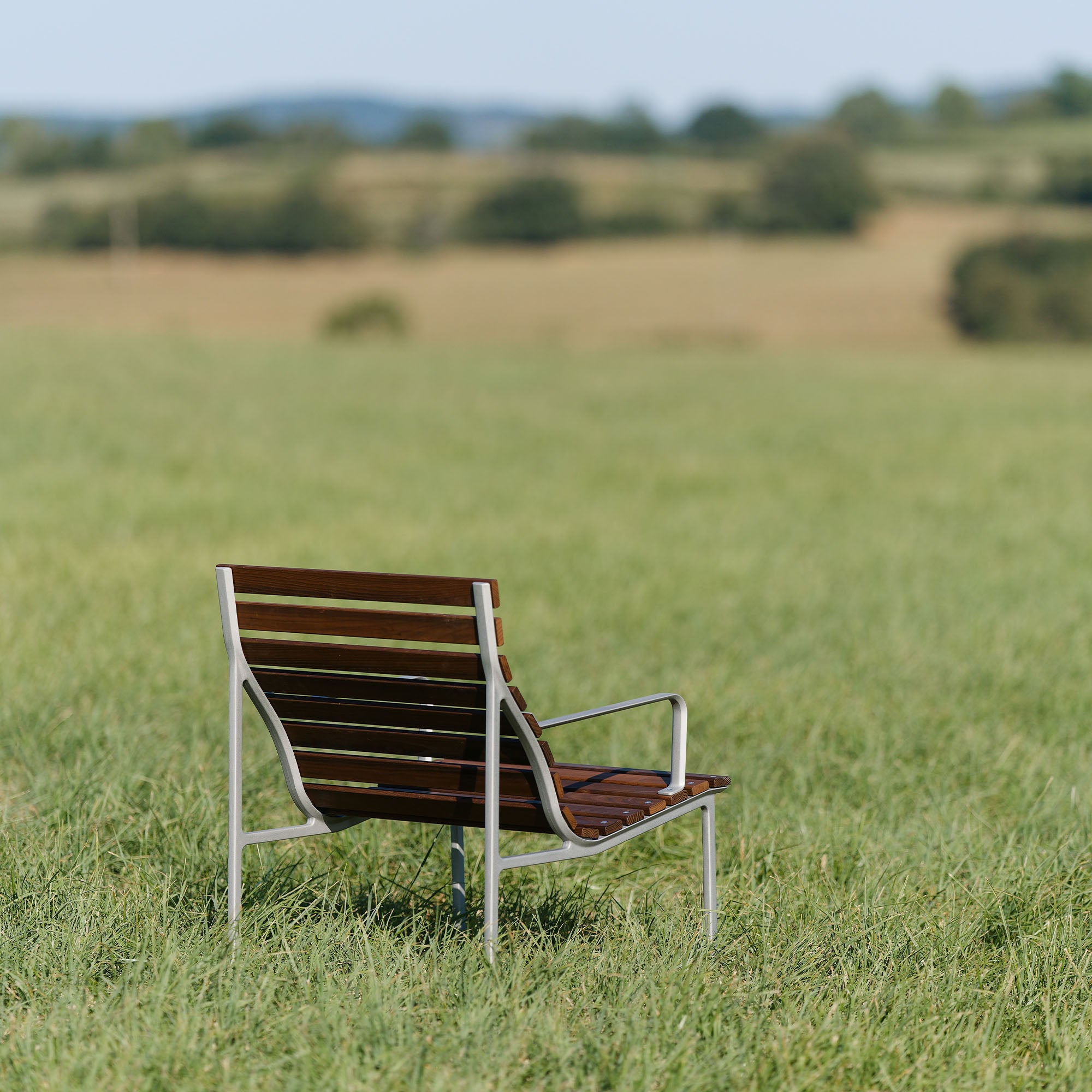Traverse Lounge Armchair, fotoliu de exterior cu cotiere