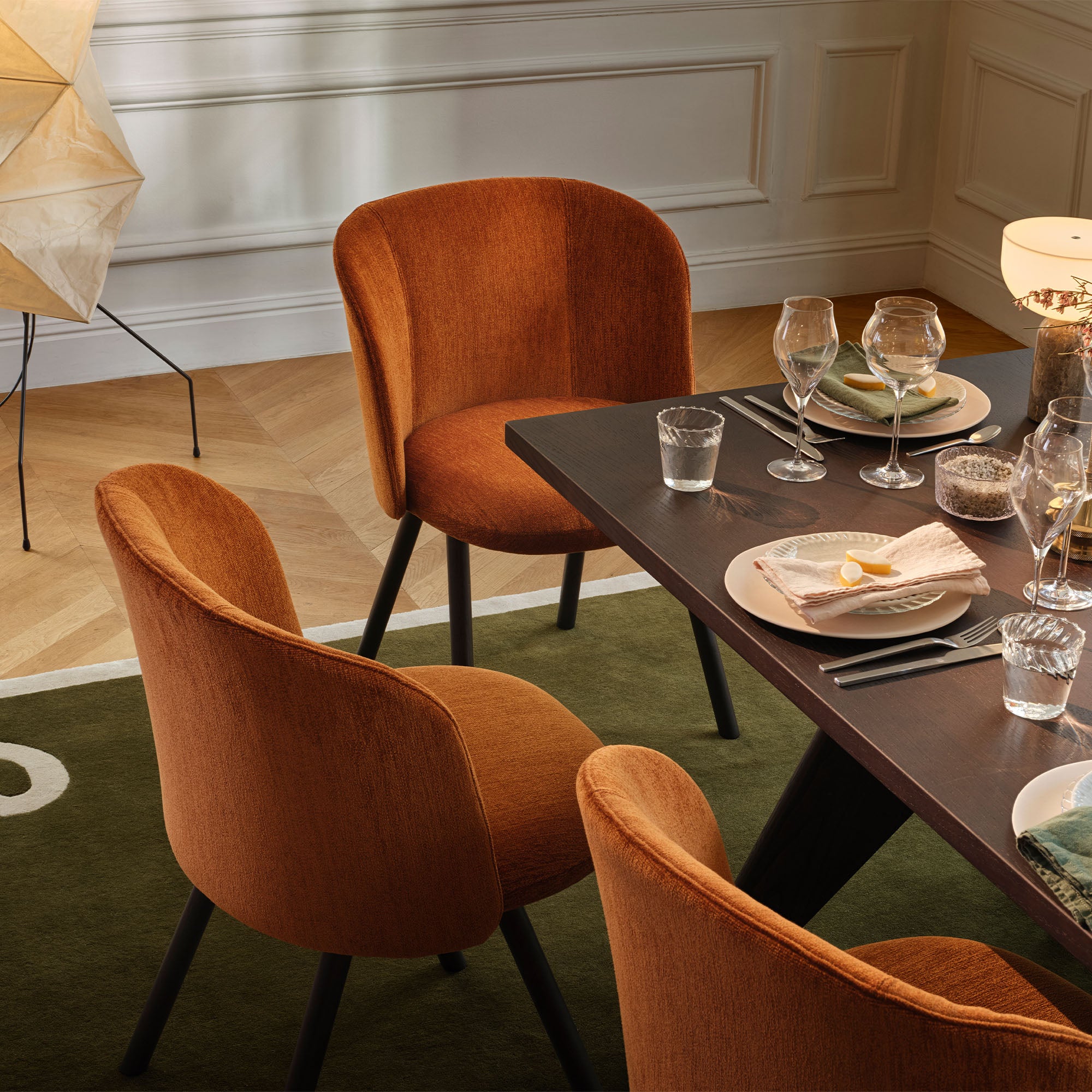 Mikado Side Chair, scaun de dining tapițat cu picioare lemn