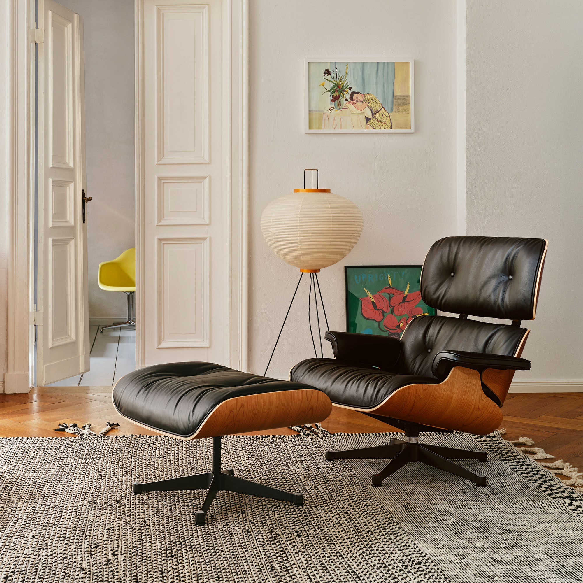 Eames Lounge Chair cu Otoman (cireș american)