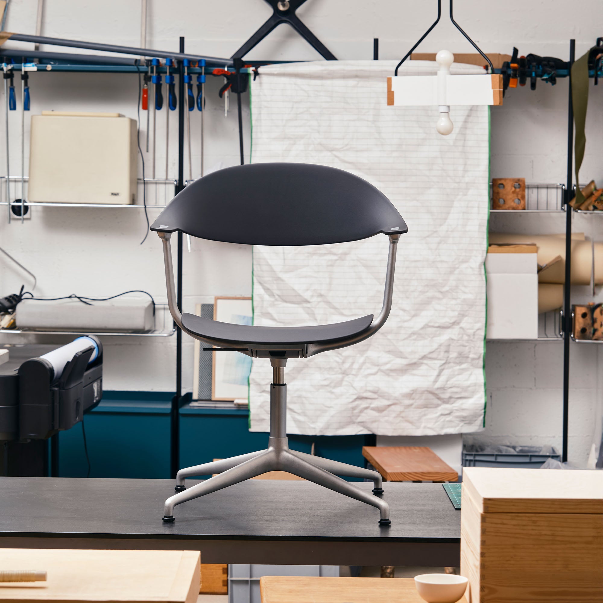 Mynt, scaun de birou cu șezut și spătar de plastic