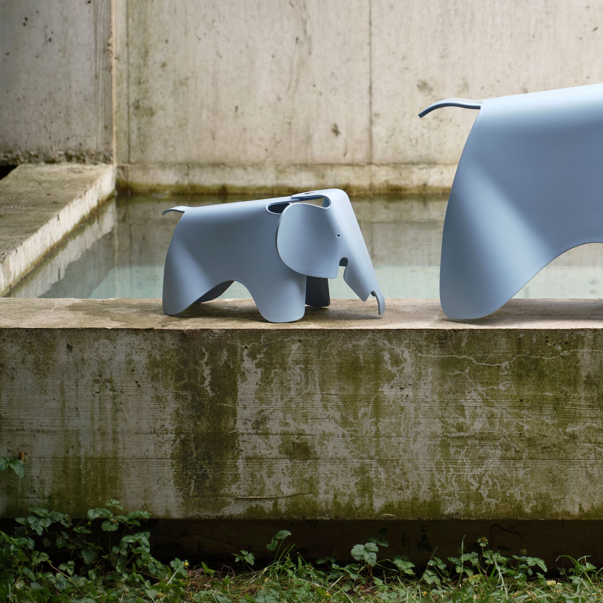 Eames Elephant sky blue RE, S obiect decor