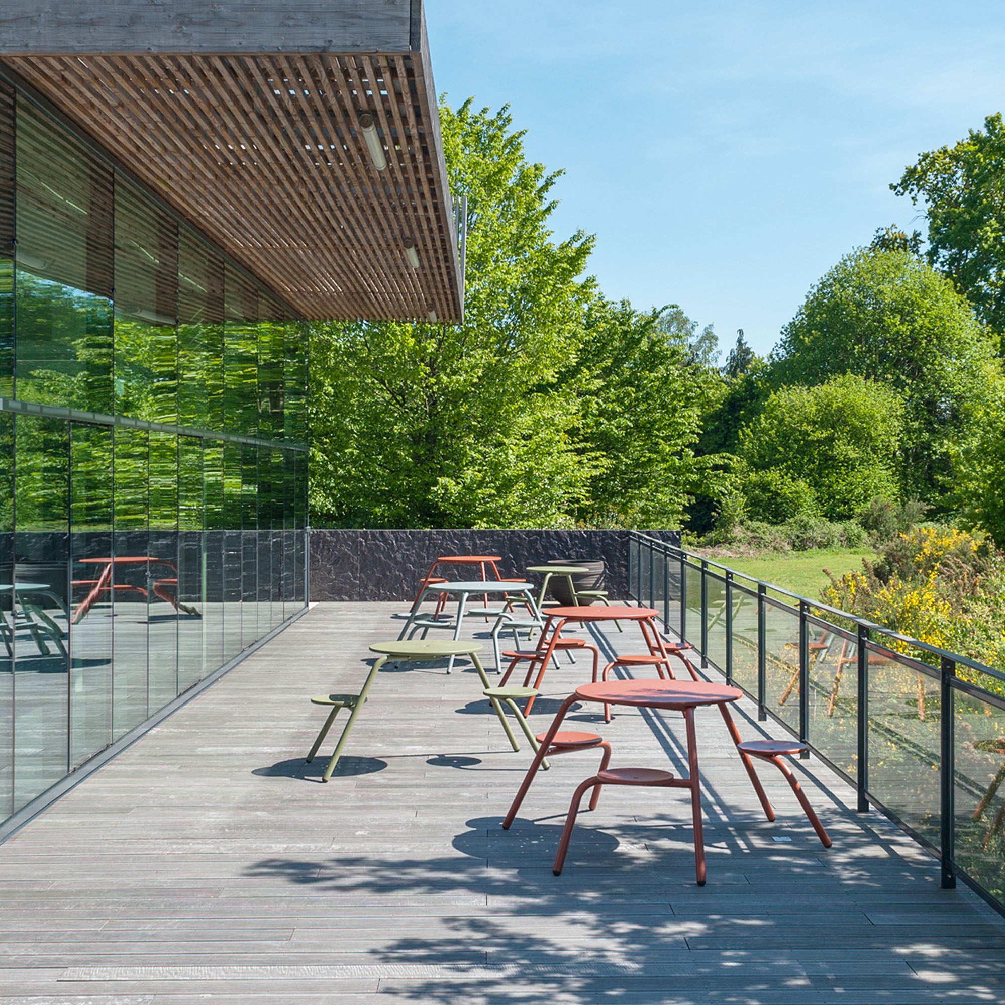 Virus masă cu tabureți încorporați Ø160