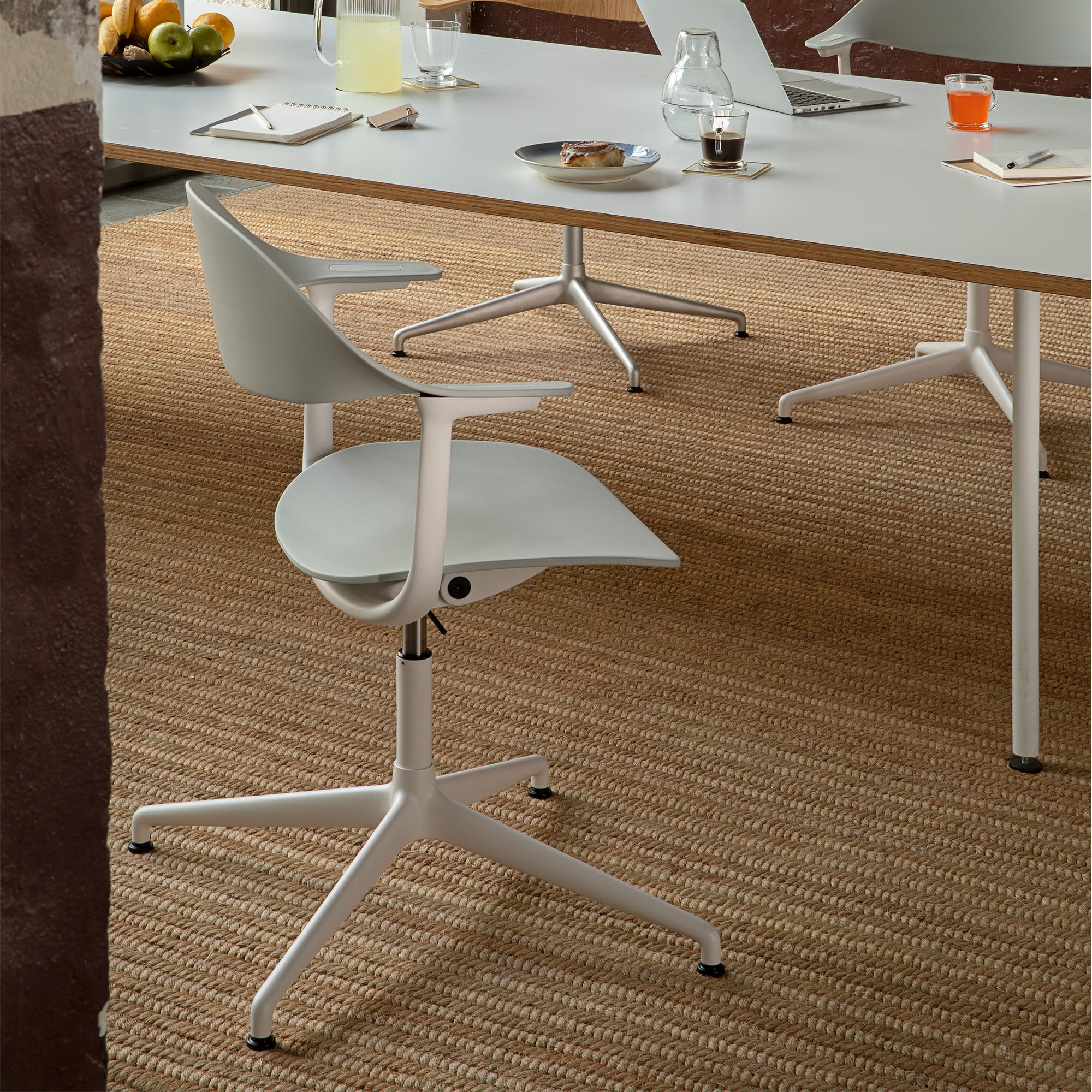 Mynt, scaun de birou cu șezut și spătar de plastic