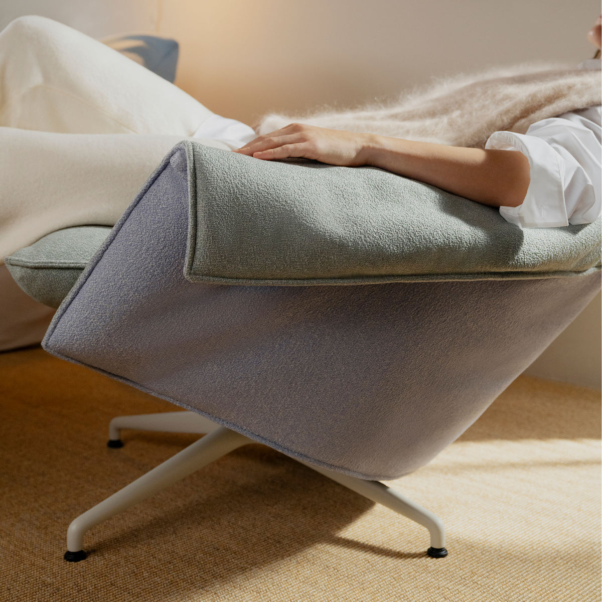 Bascule Highback Lounge Chair cu Otoman, bază metal