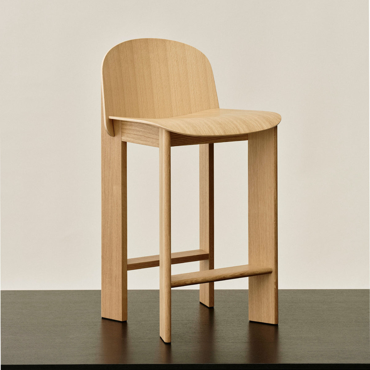 Chisel 35 Bar Stool Low, scaun de bar din lemn H65