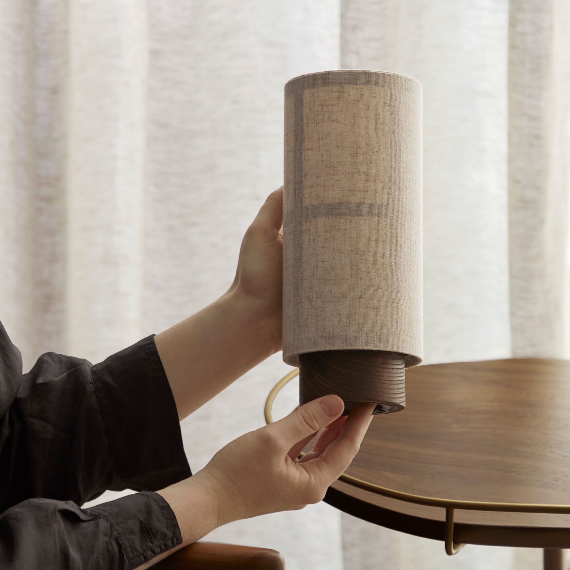 Hashira Table Lamp, lampă portabilă