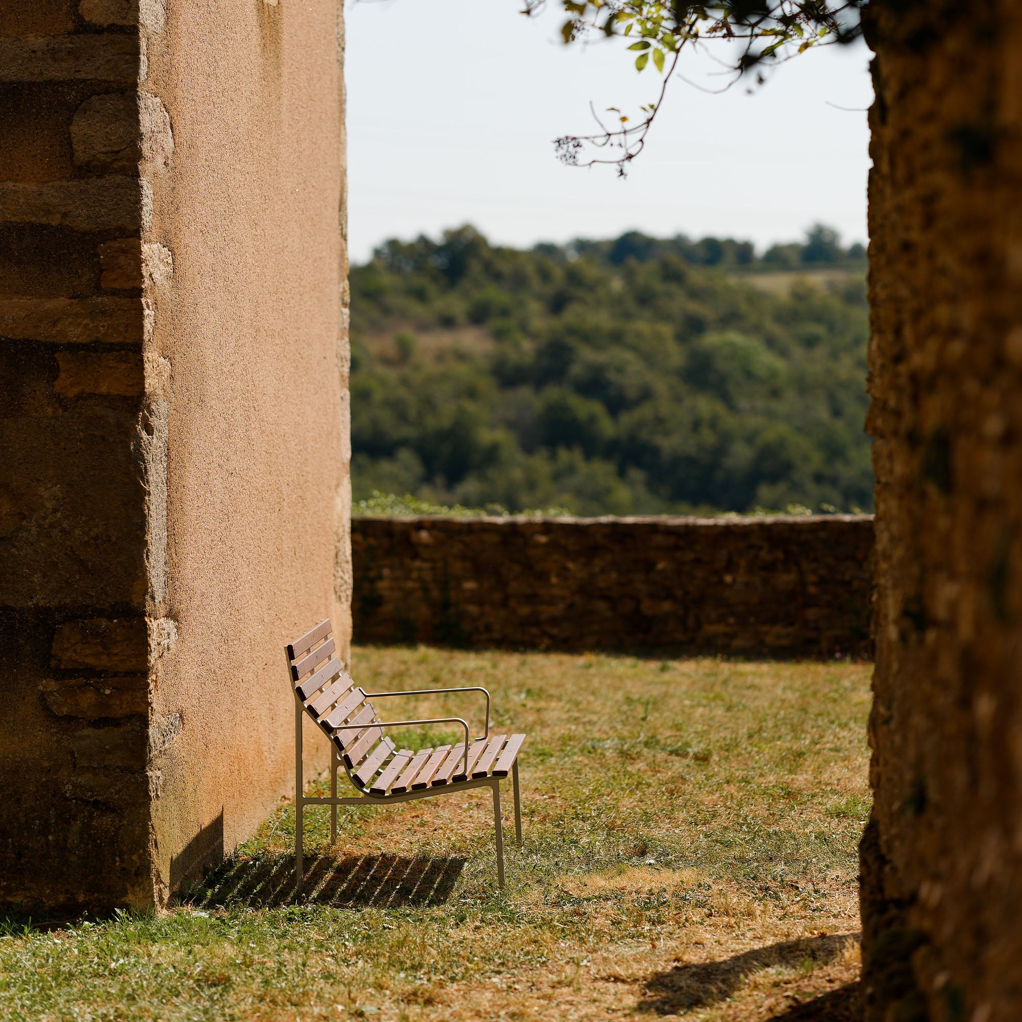 Traverse Lounge Bench with Arm, banchetă cu cotiere
