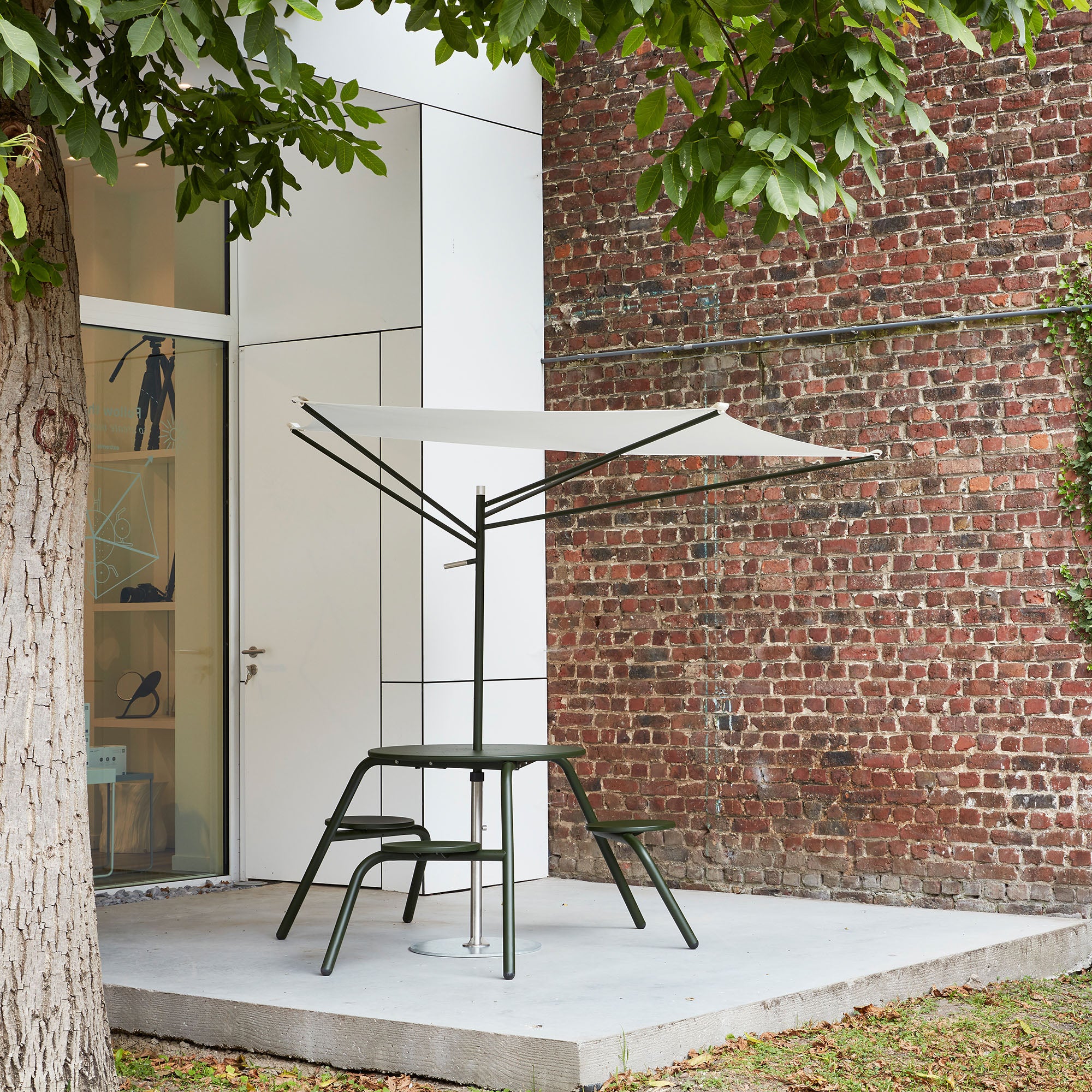 Virus masă cu tabureți încorporați Ø160