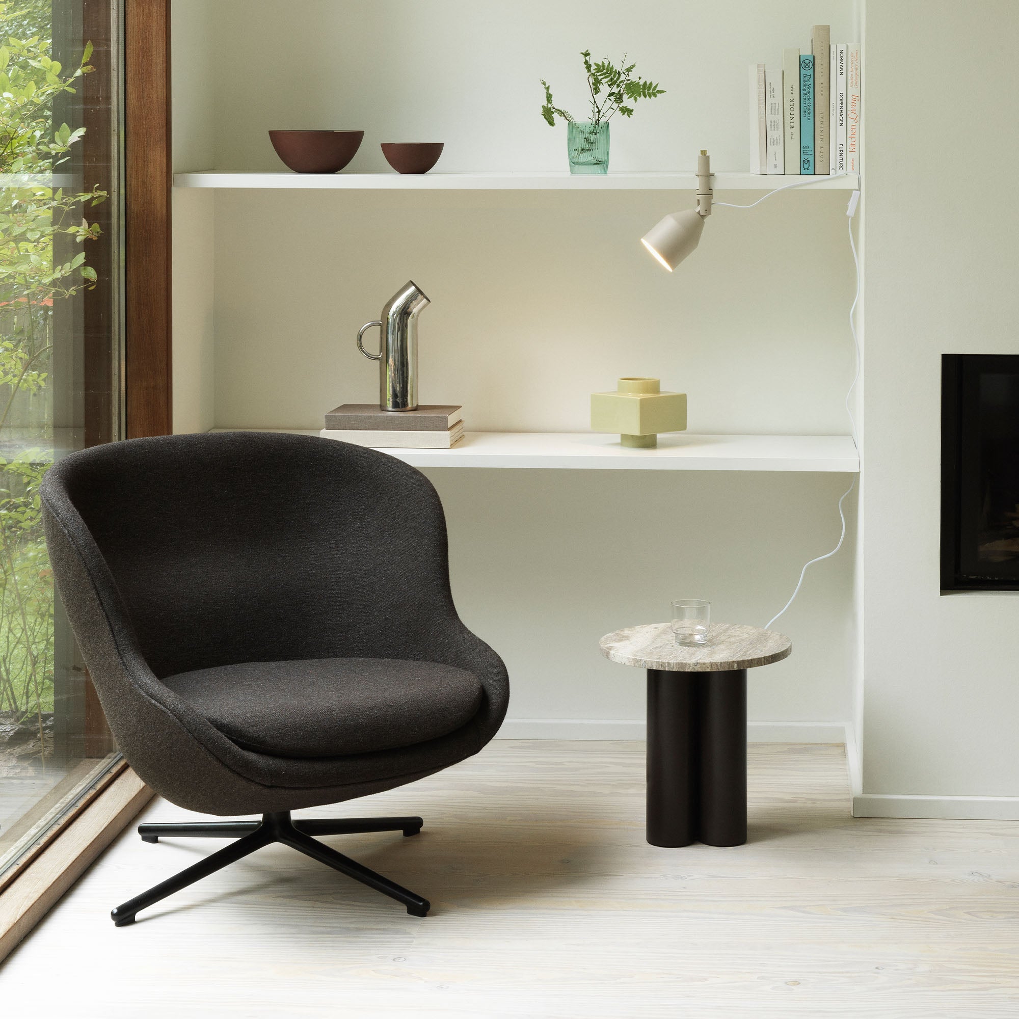 Dit Table Brown, măsuță