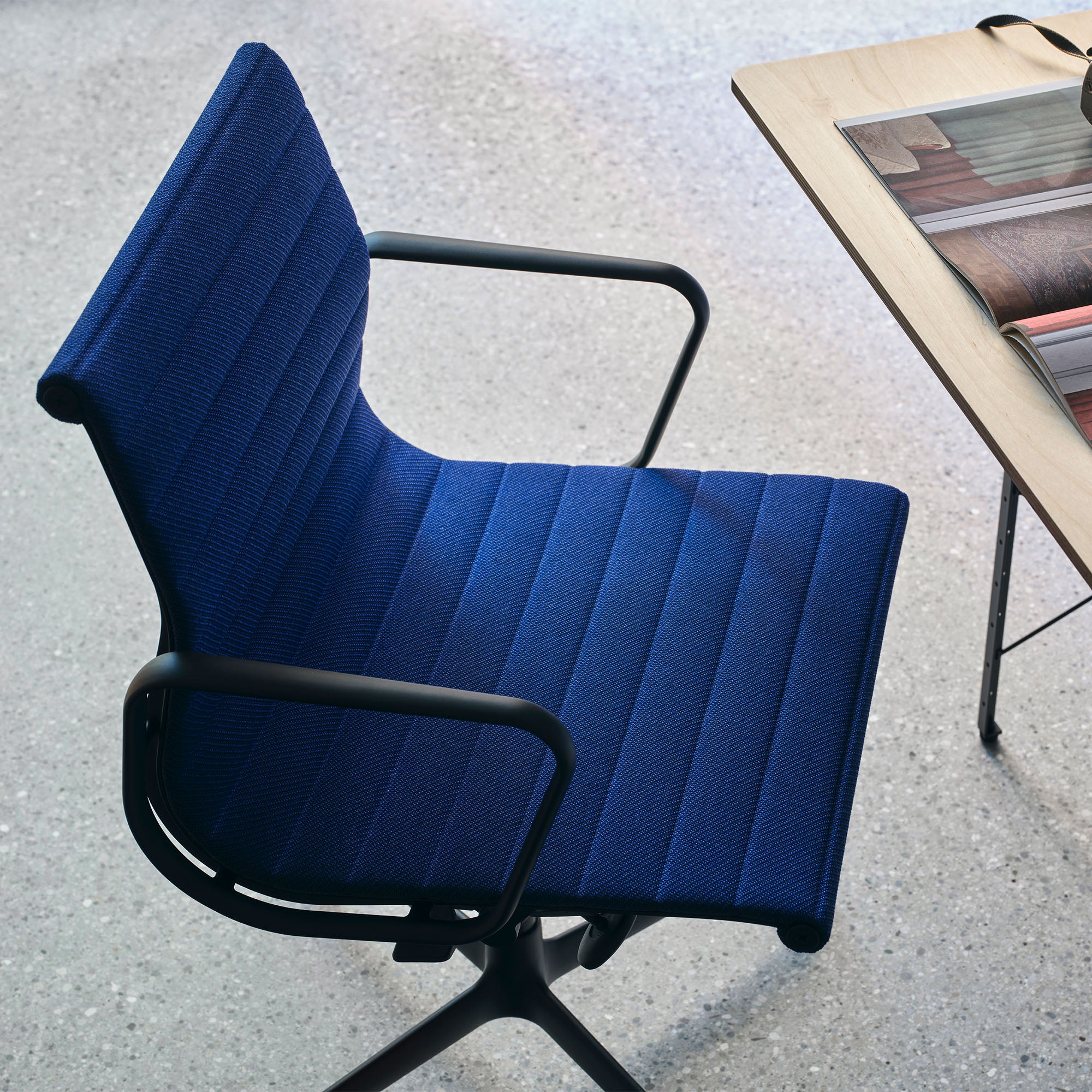 Aluminium EA 131, scaun de birou