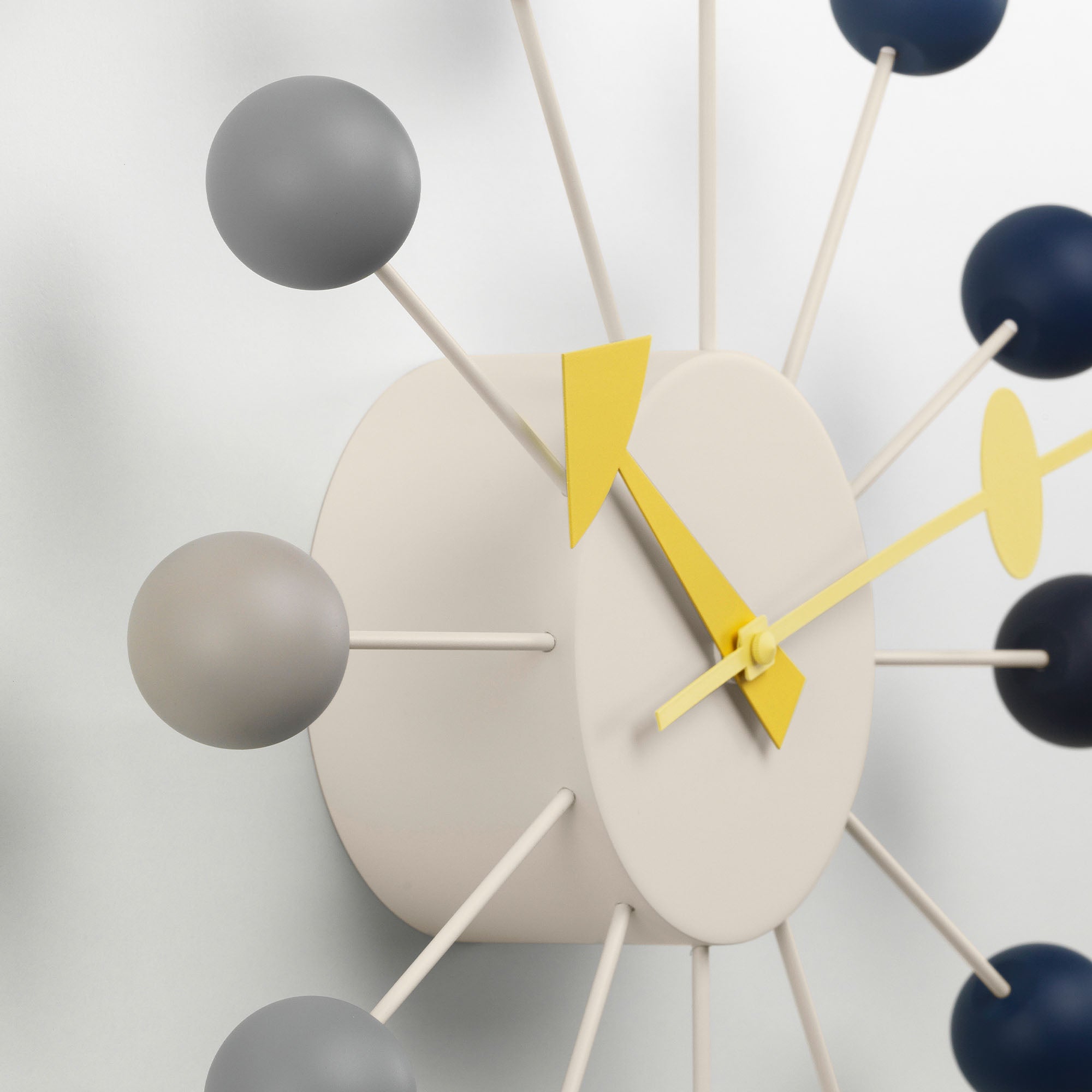 Ball Clock Dusk ediție limitată, ceas de perete