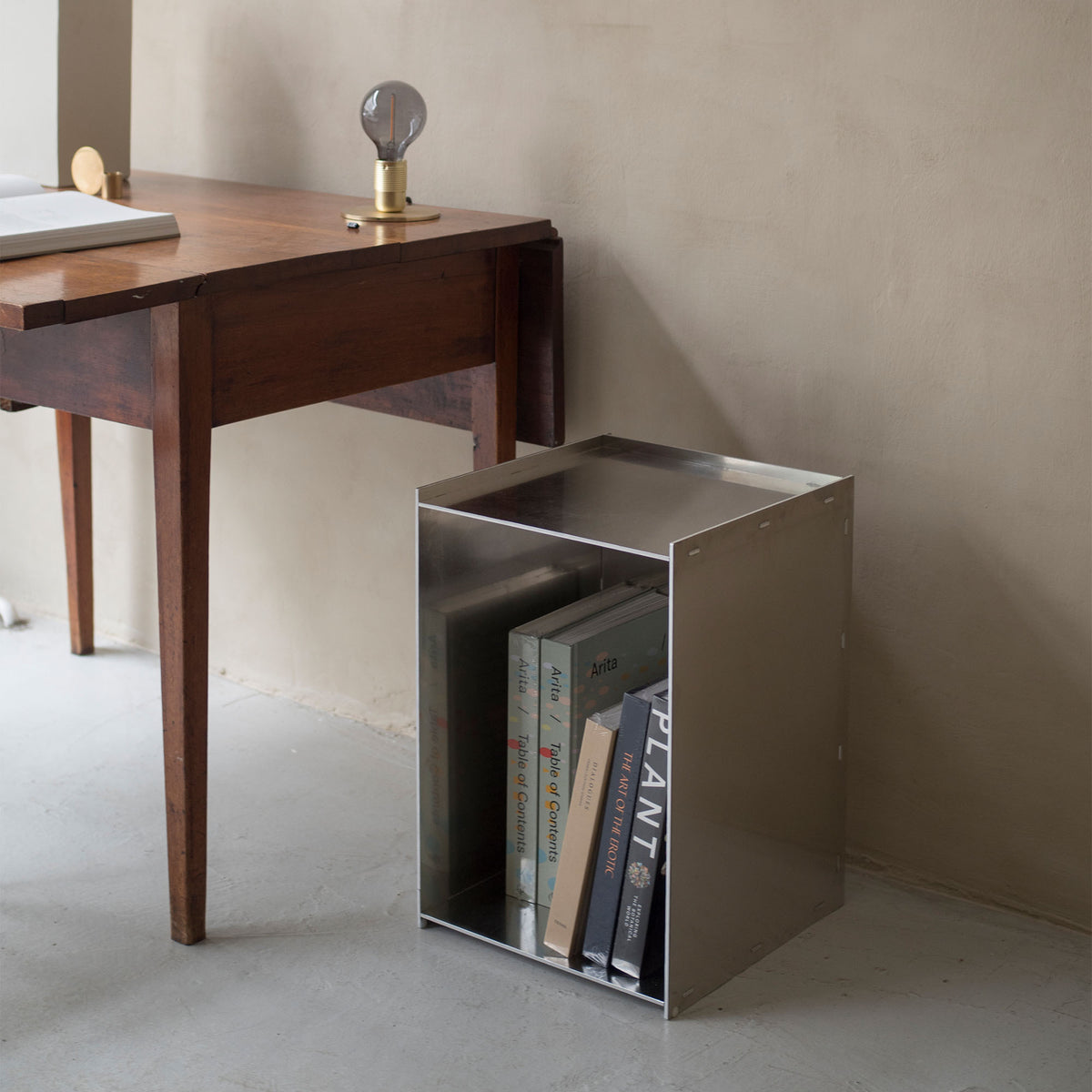 Rivet Box Table Aluminium, măsuță ocazională