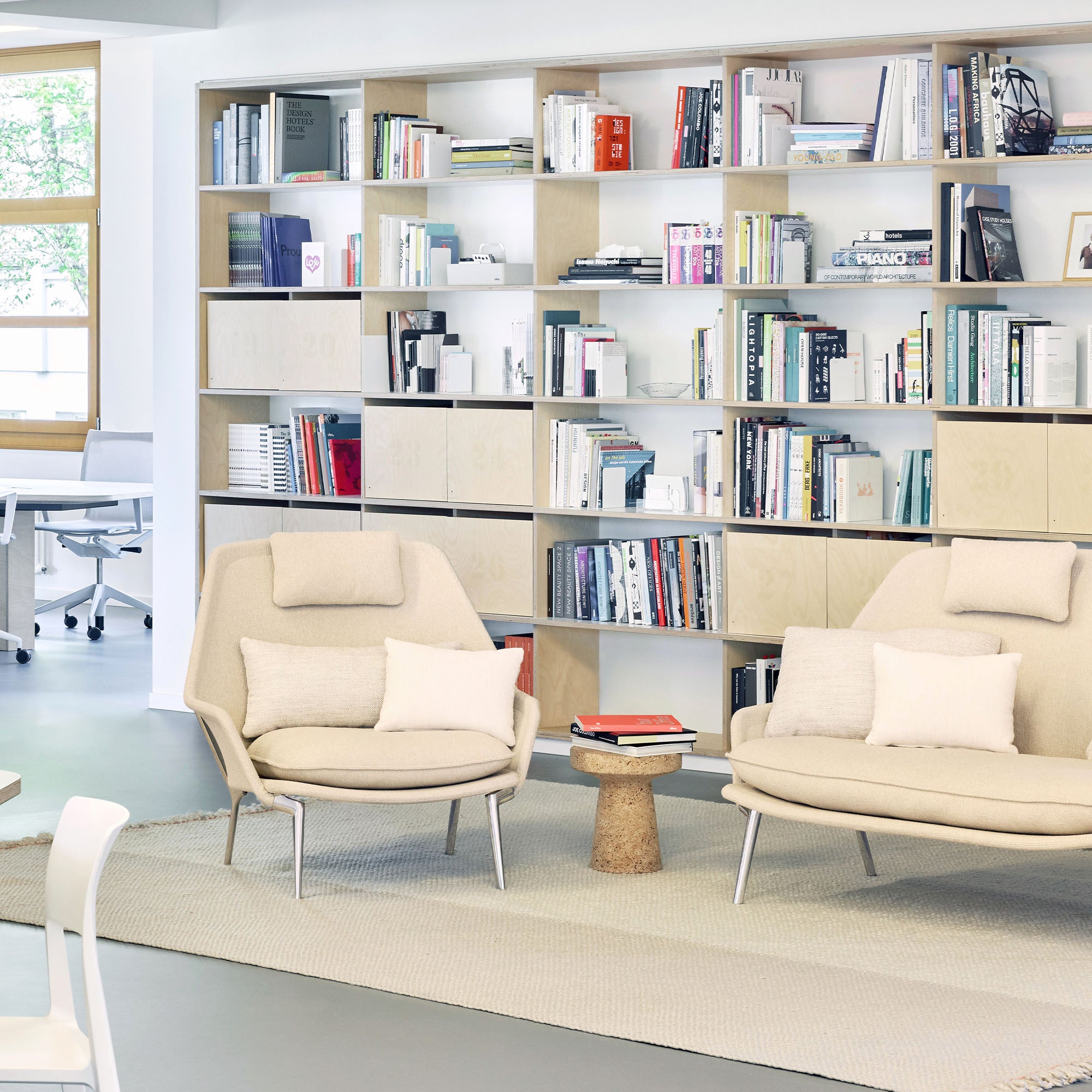 Slow Chair, fotoliu cu otoman bază satinată