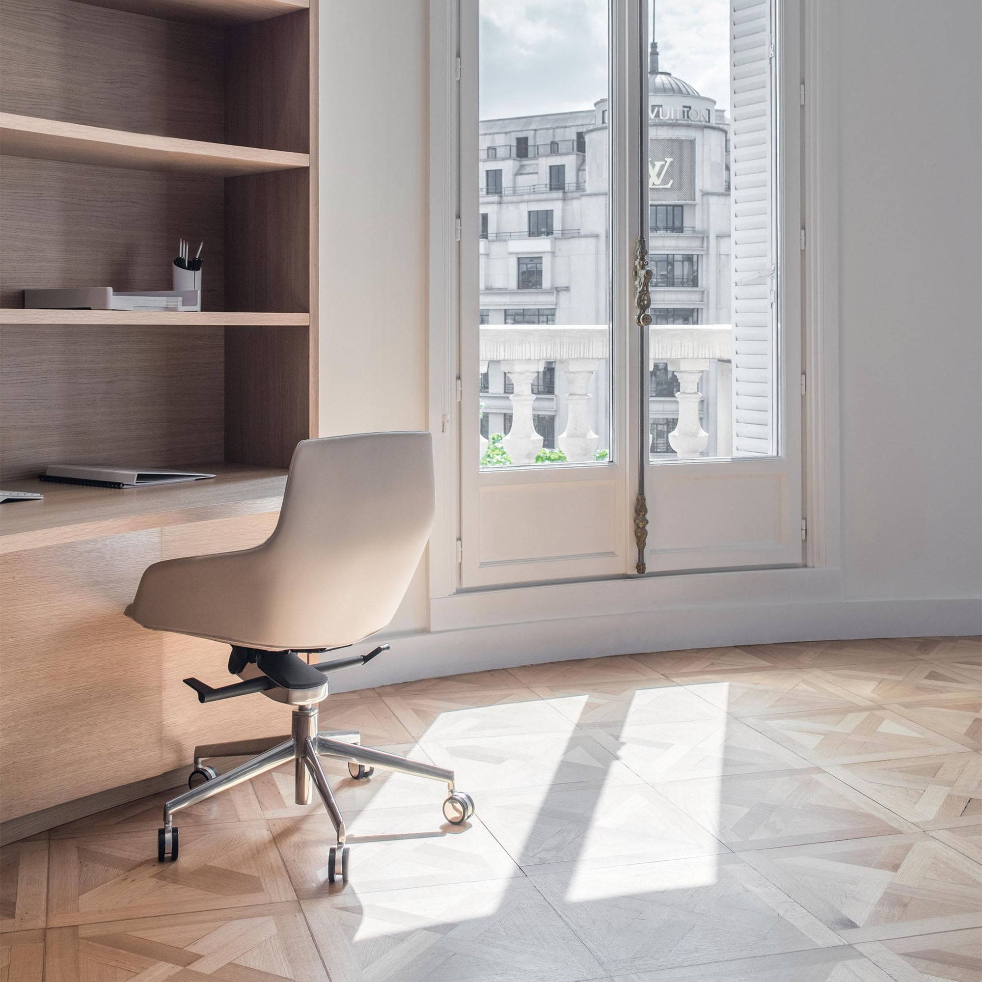 Aston 1927, scaun de birou