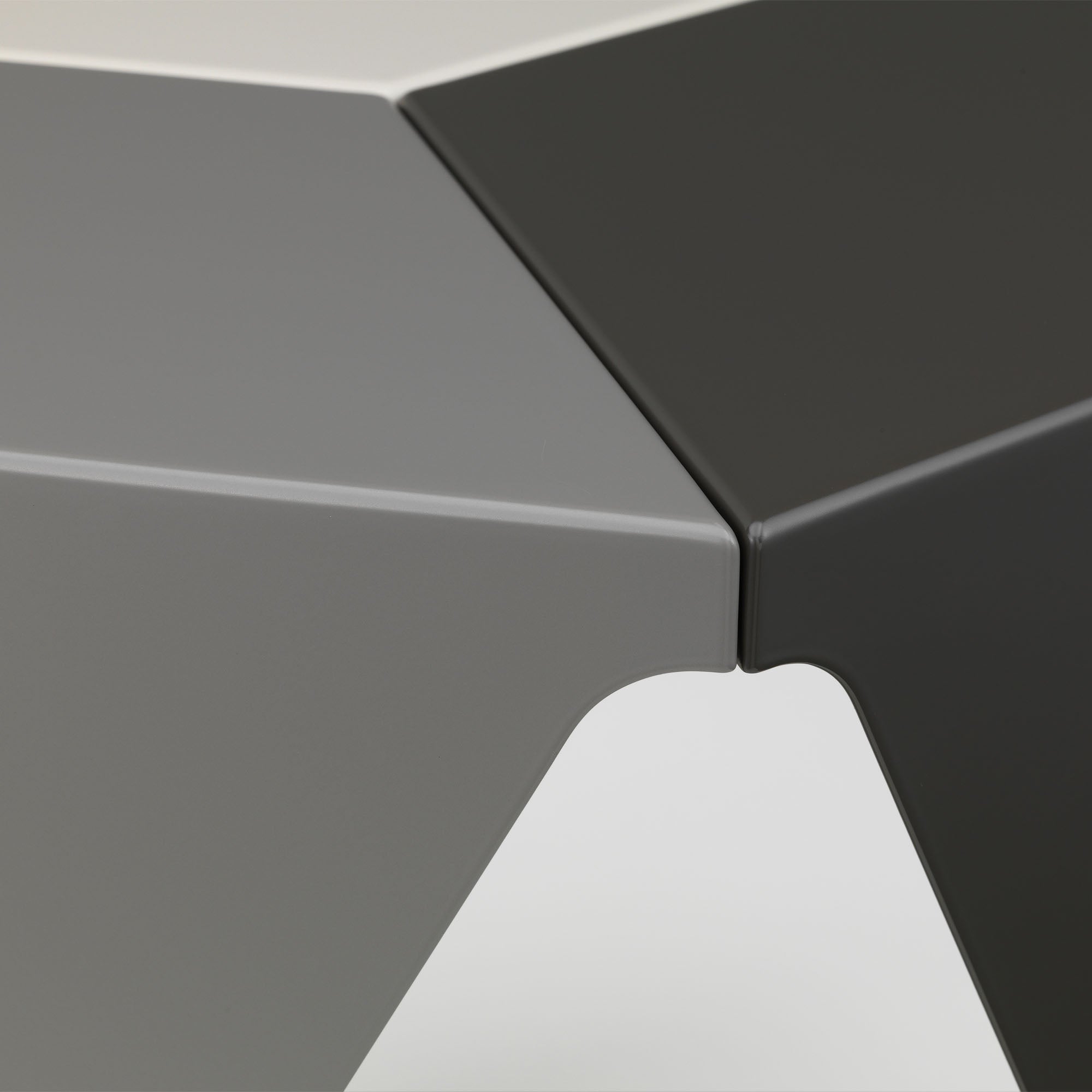 Prismatic Table, măsuță