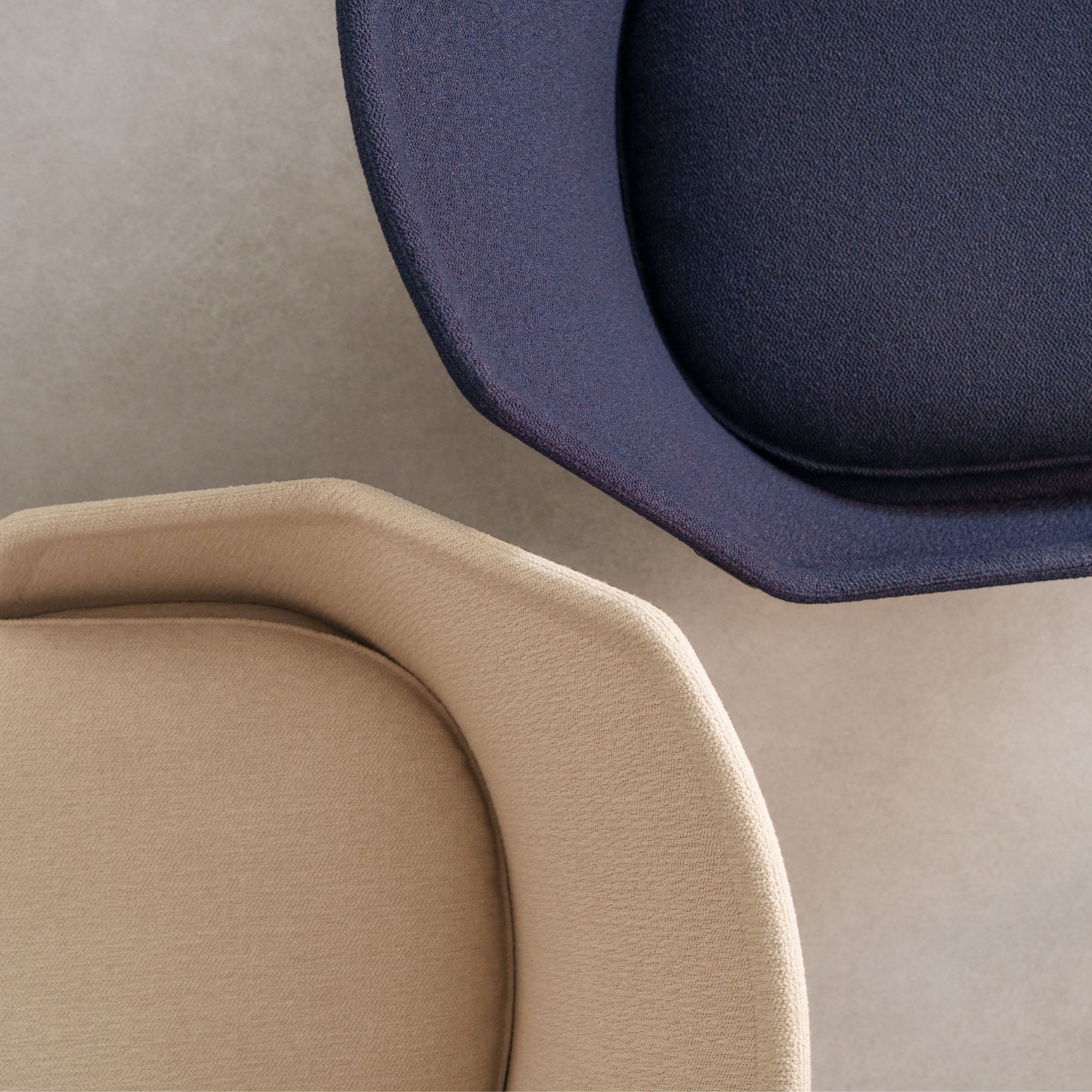 Slow Chair, fotoliu cu otoman bază satinată