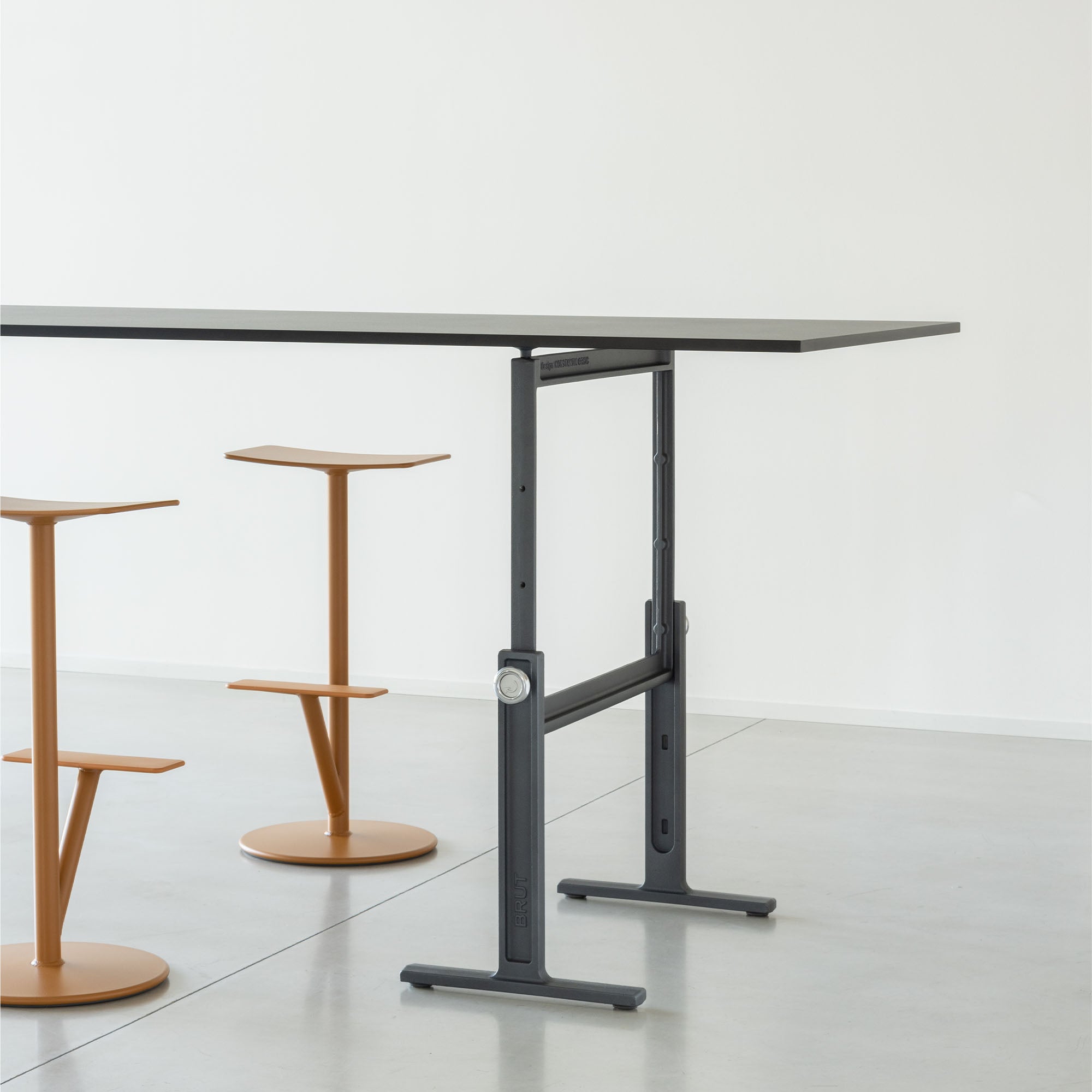 Brut Table, masă cu înălțime ajustabilă 280x95 cm