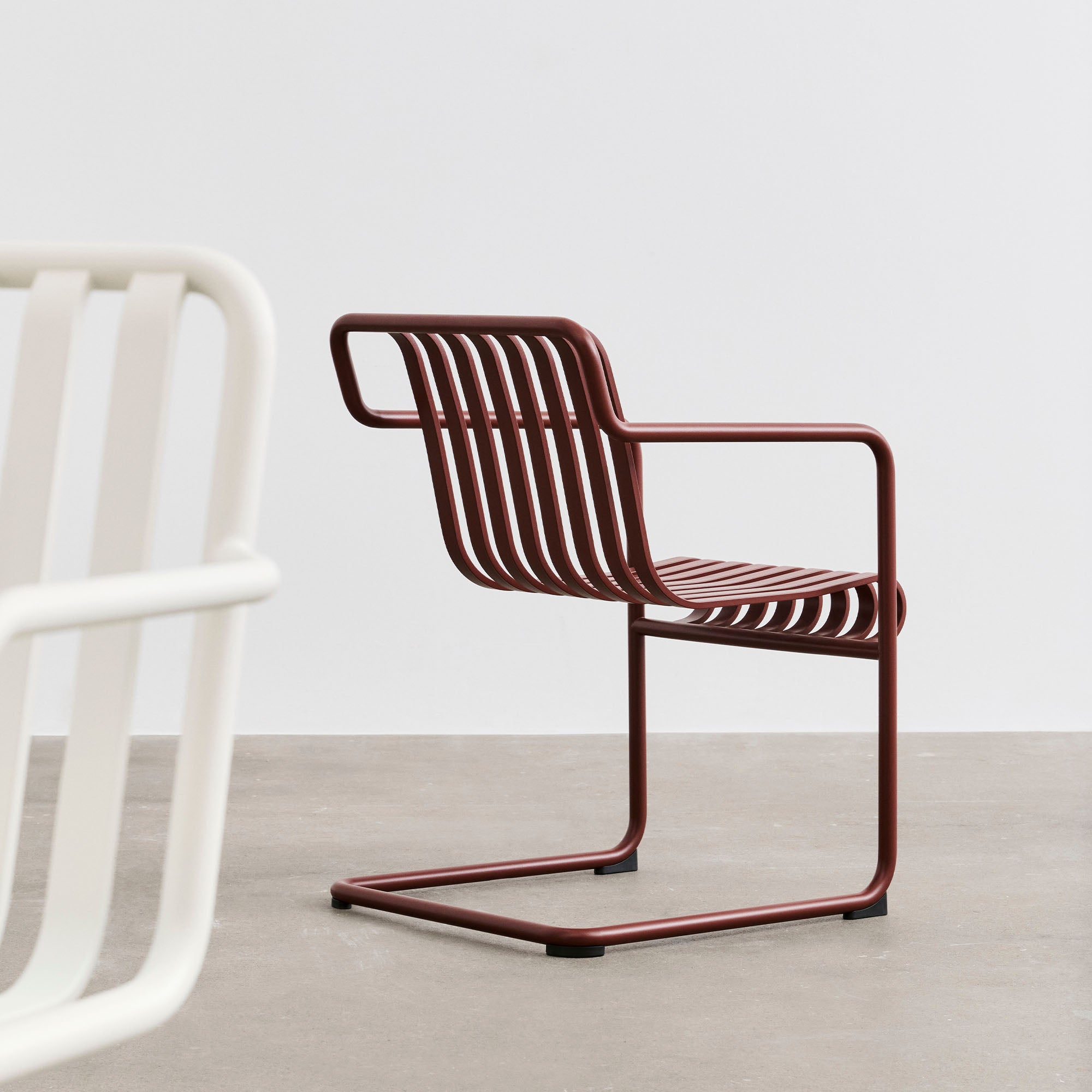 Palissade Cantilever scaun de dining cu cotiere de exterior
