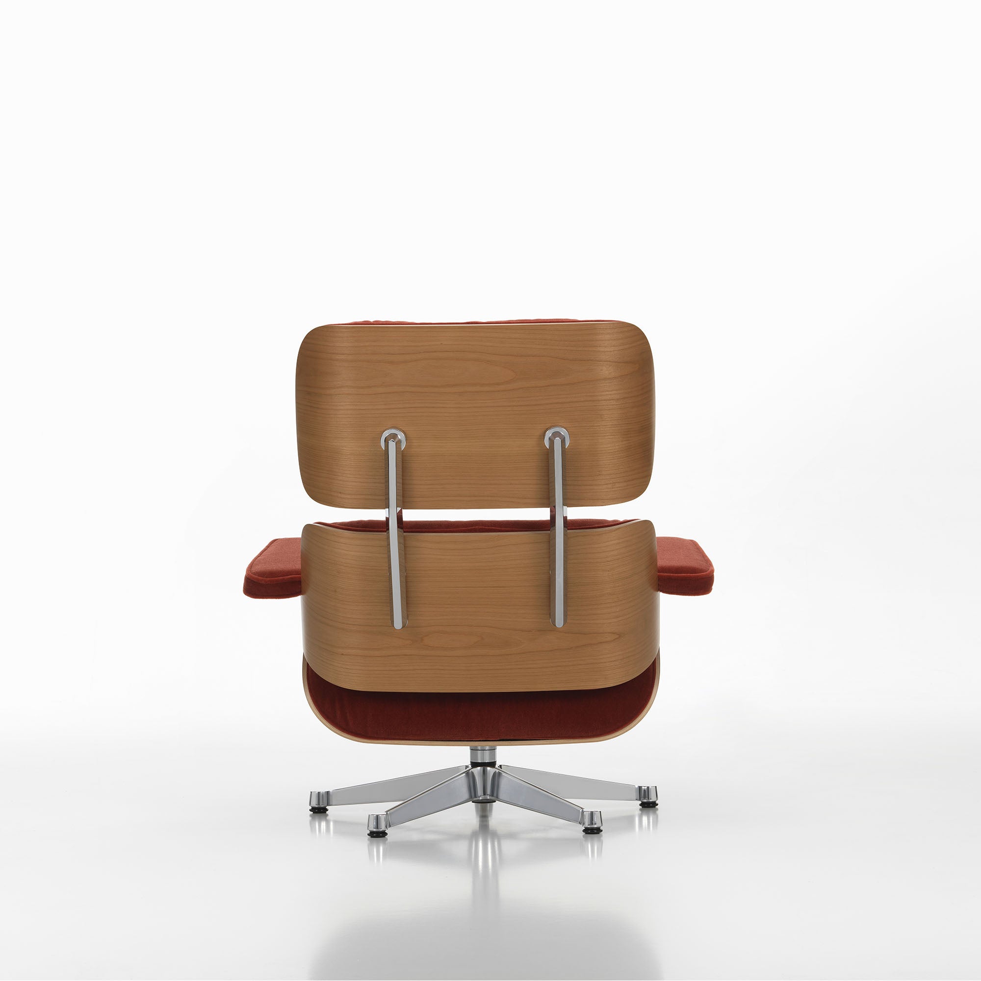 Eames Lounge Chair cu Otoman, lemn de cireș și bază satinată