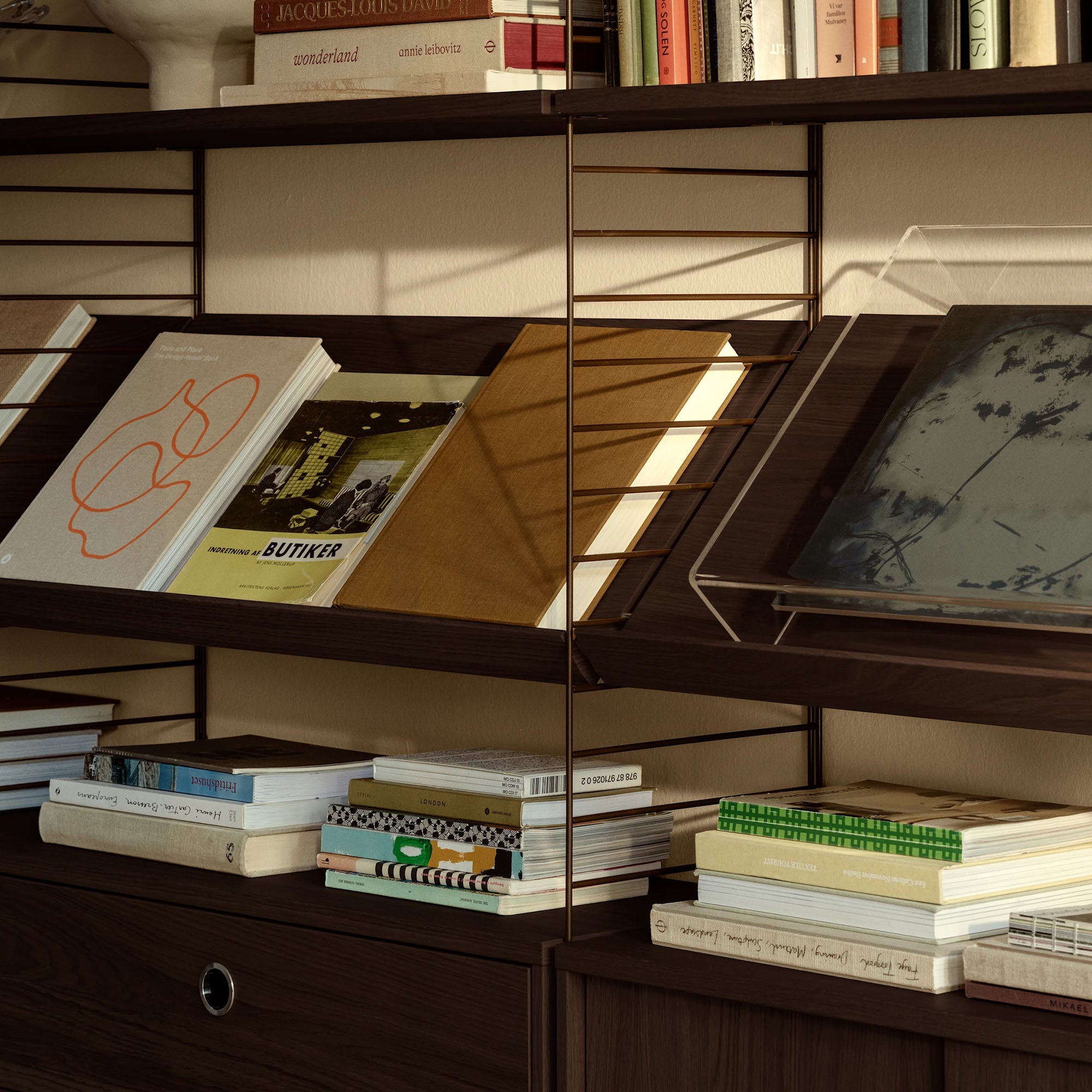 String Magazine Shelf Wood suport pentru reviste 78/30 cm