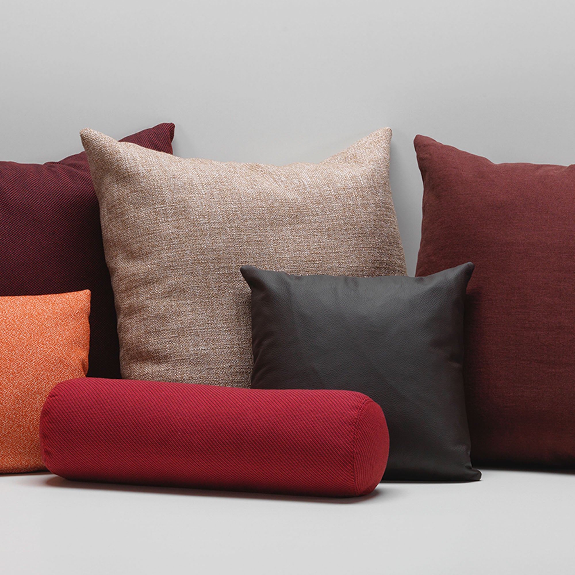Vitra Cushions, pernă 54xØ16 cm