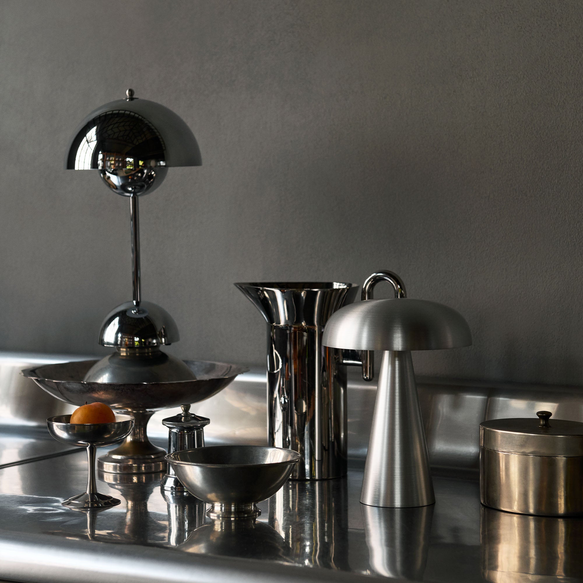 Momento JH38 Jug, carafă metalică