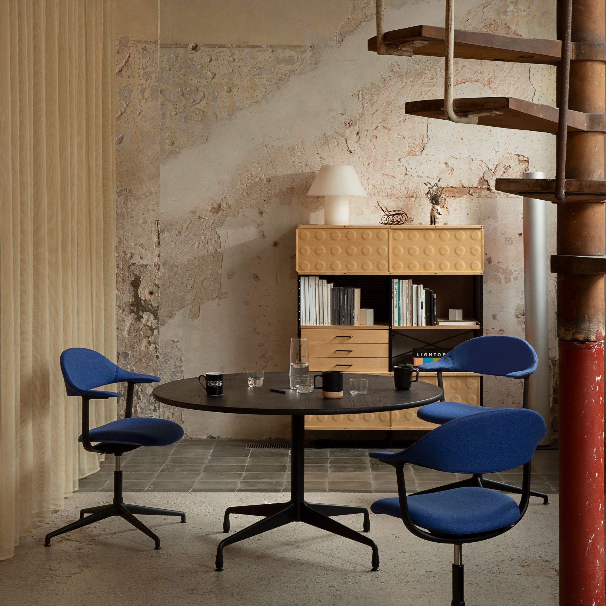 Eames Segmented Table, masă de dining rotundă Ø130 cm