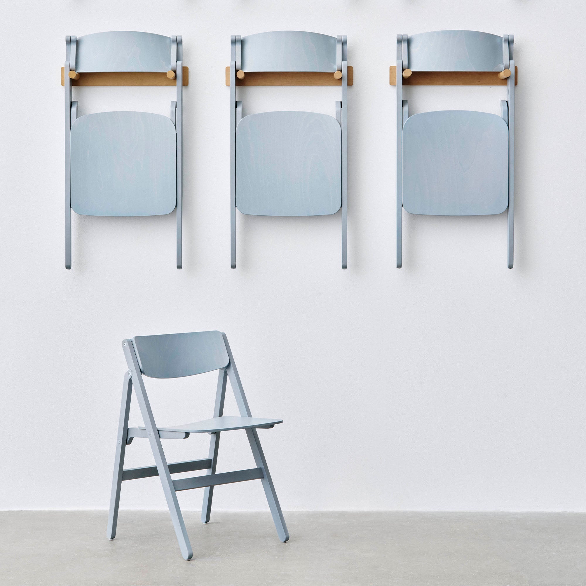 Backflip chair, scaun pliabil din lemn