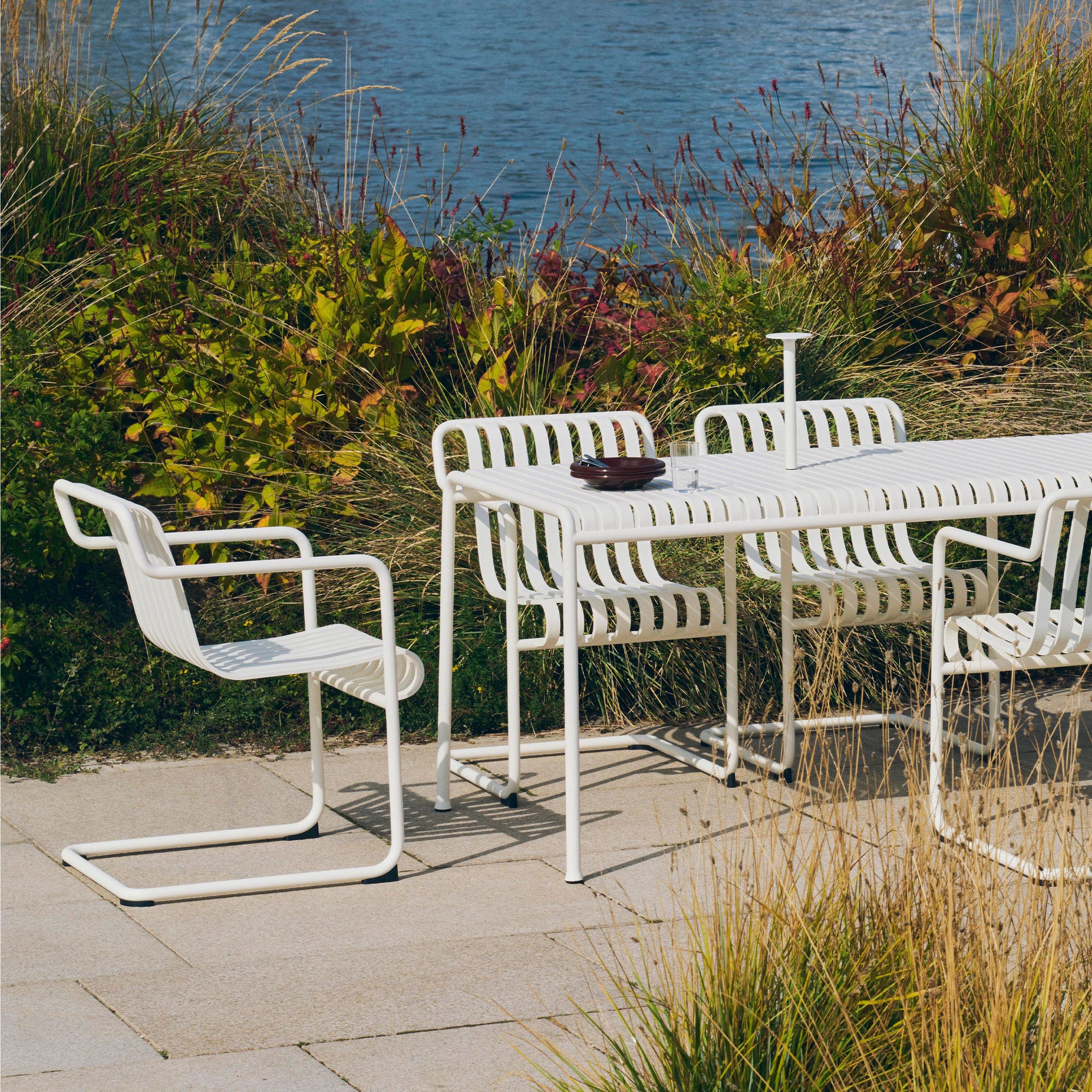 Palissade Cantilever scaun de dining cu cotiere de exterior
