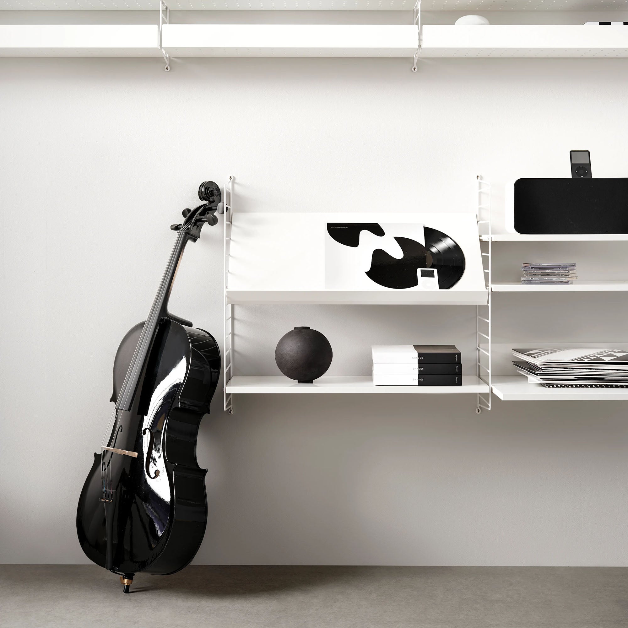 String Magazine Shelf Wood suport pentru reviste 78/30 cm