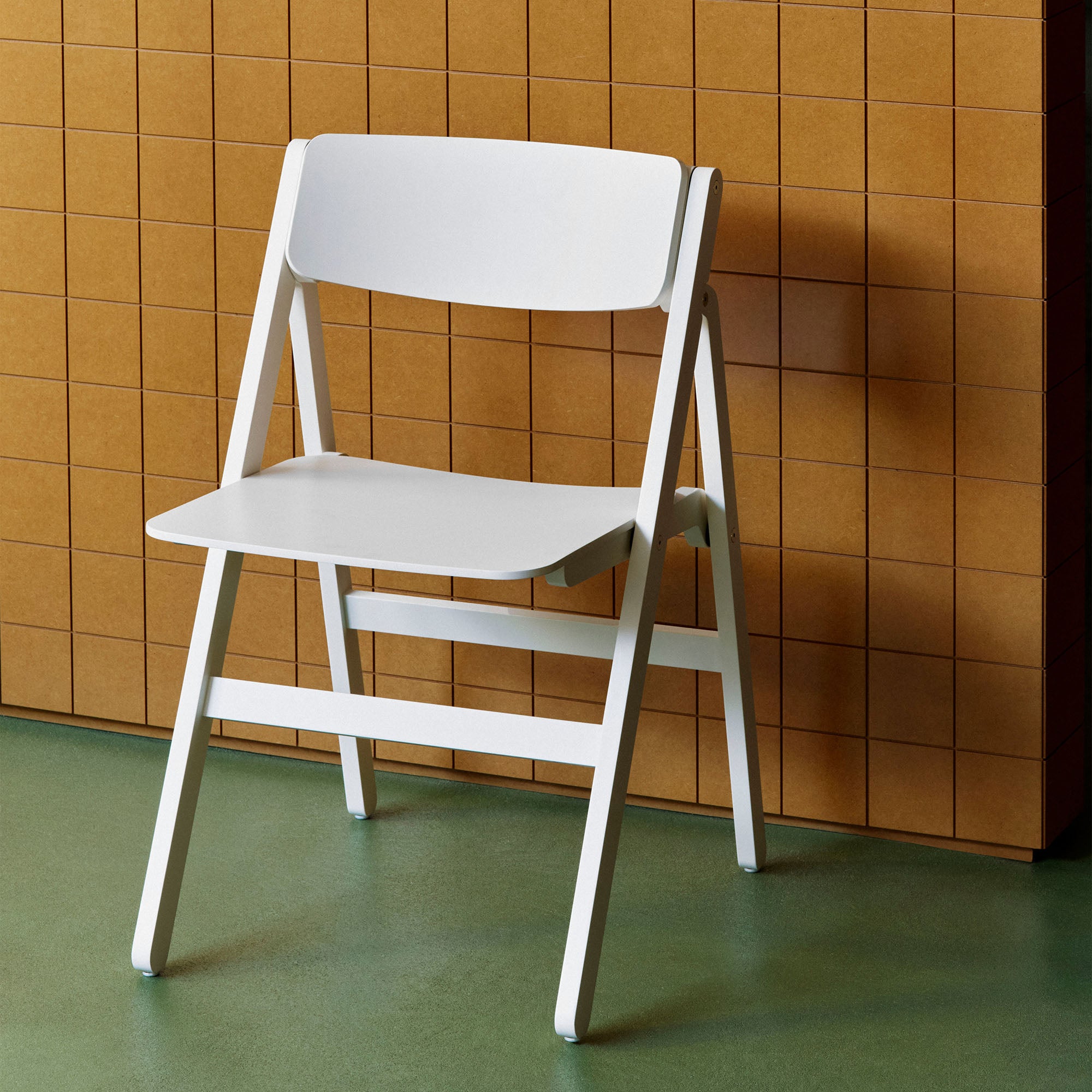Backflip chair, scaun pliabil din lemn