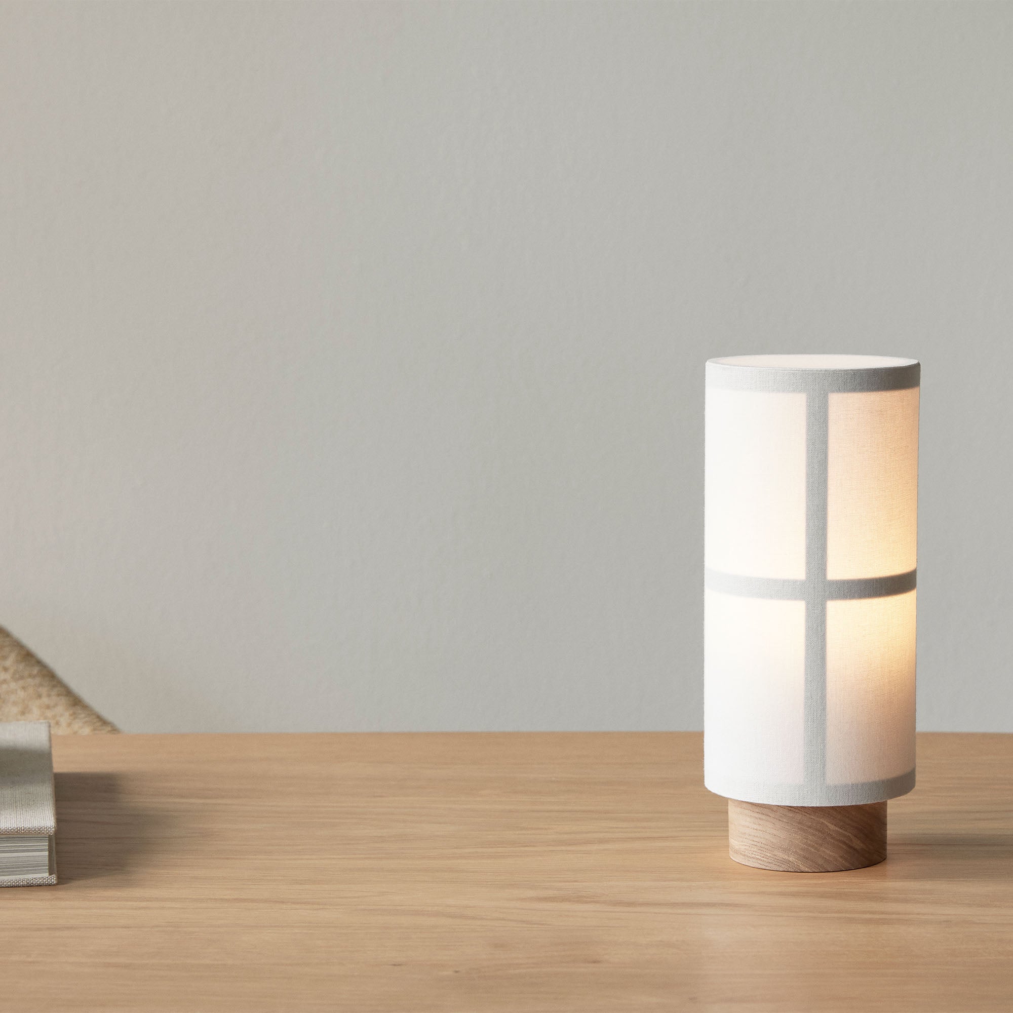 Hashira Table Lamp, lampă portabilă