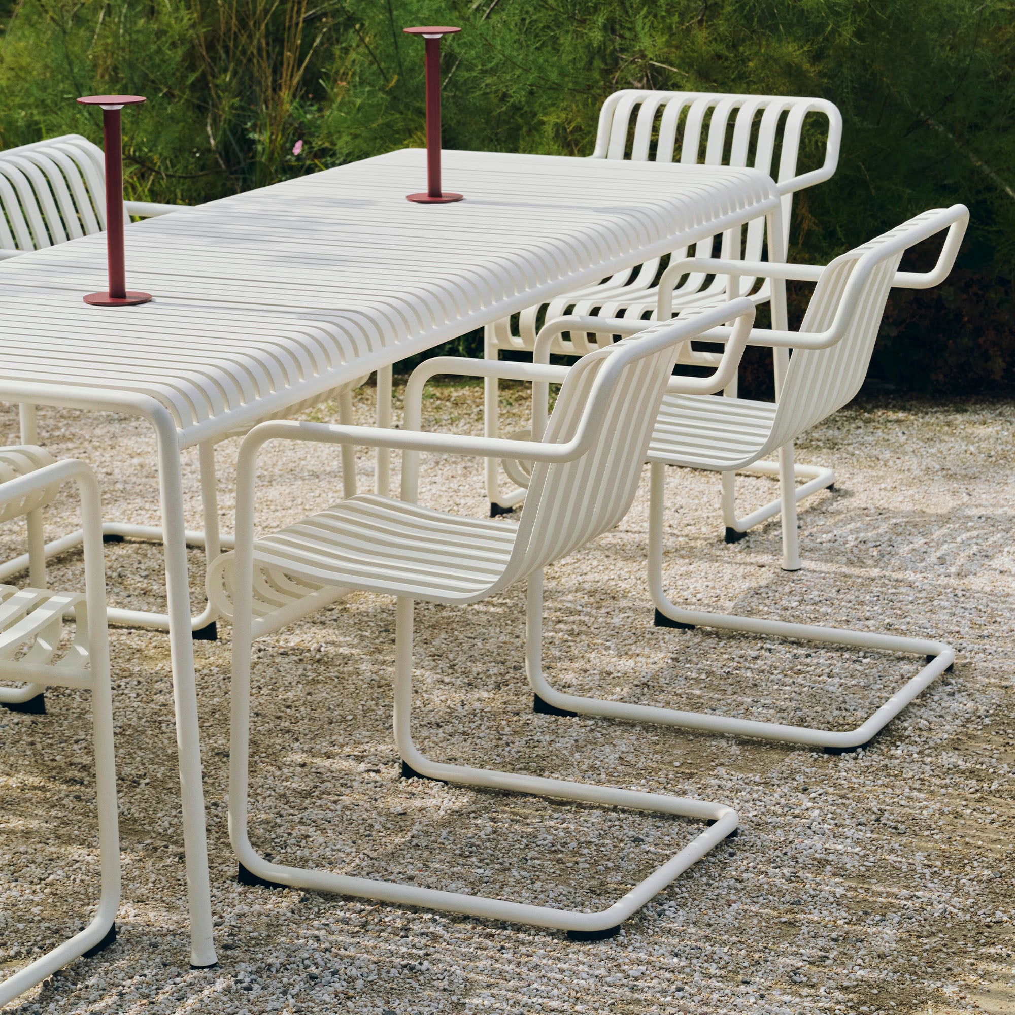Palissade Cantilever scaun de dining cu cotiere de exterior