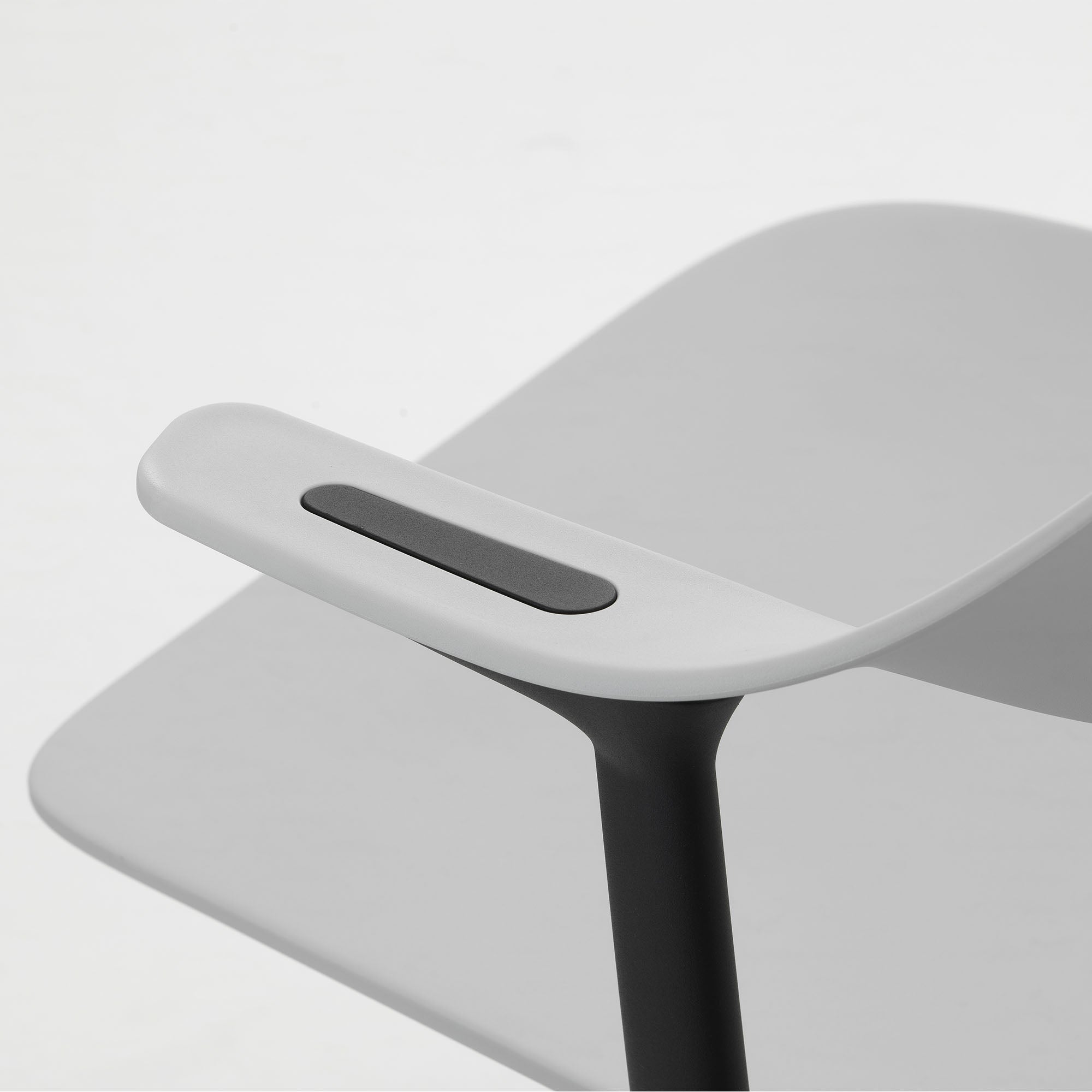 Mynt, scaun de birou cu șezut și spătar de plastic