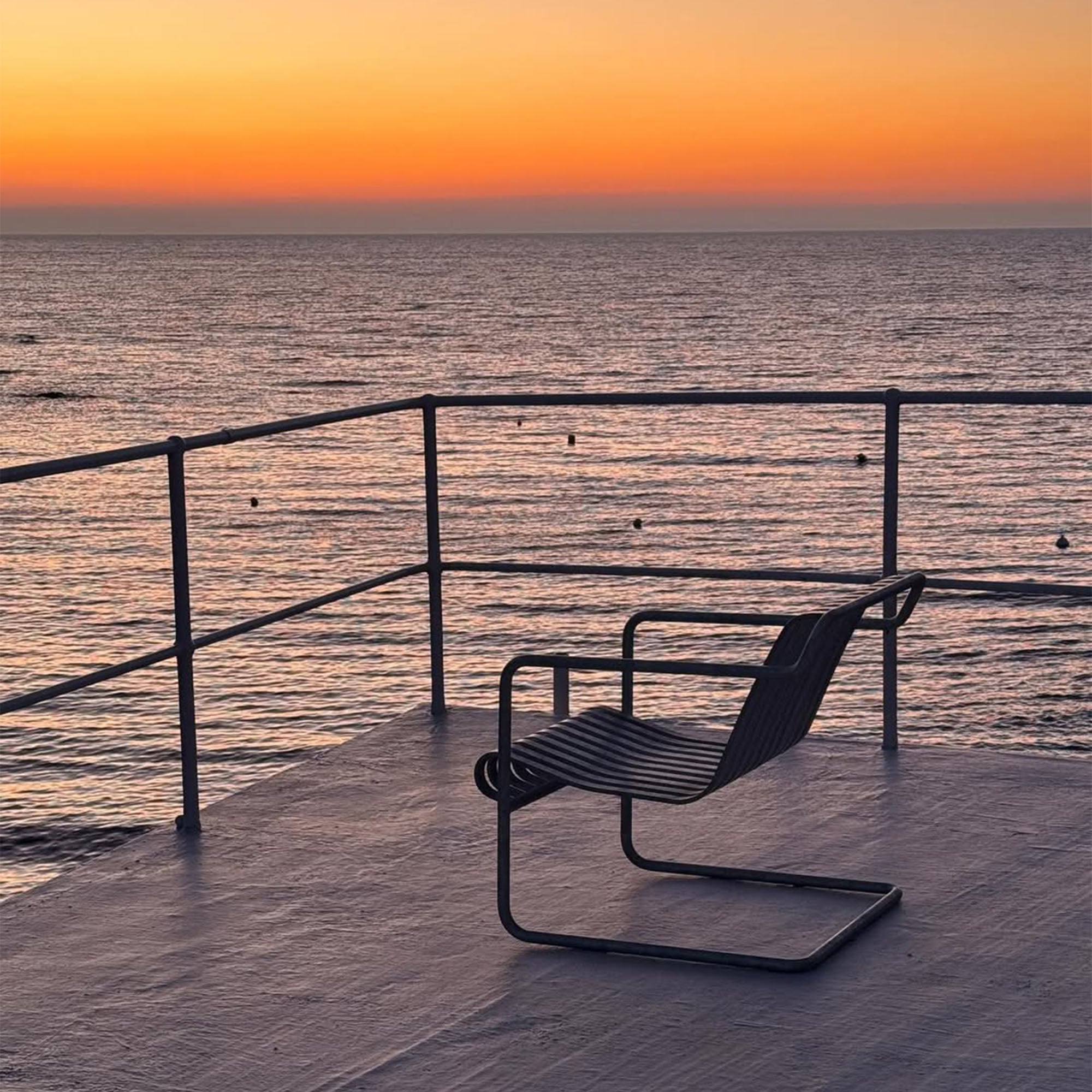 Palissade Cantilever fotoliul lounge cu cotiere de exterior
