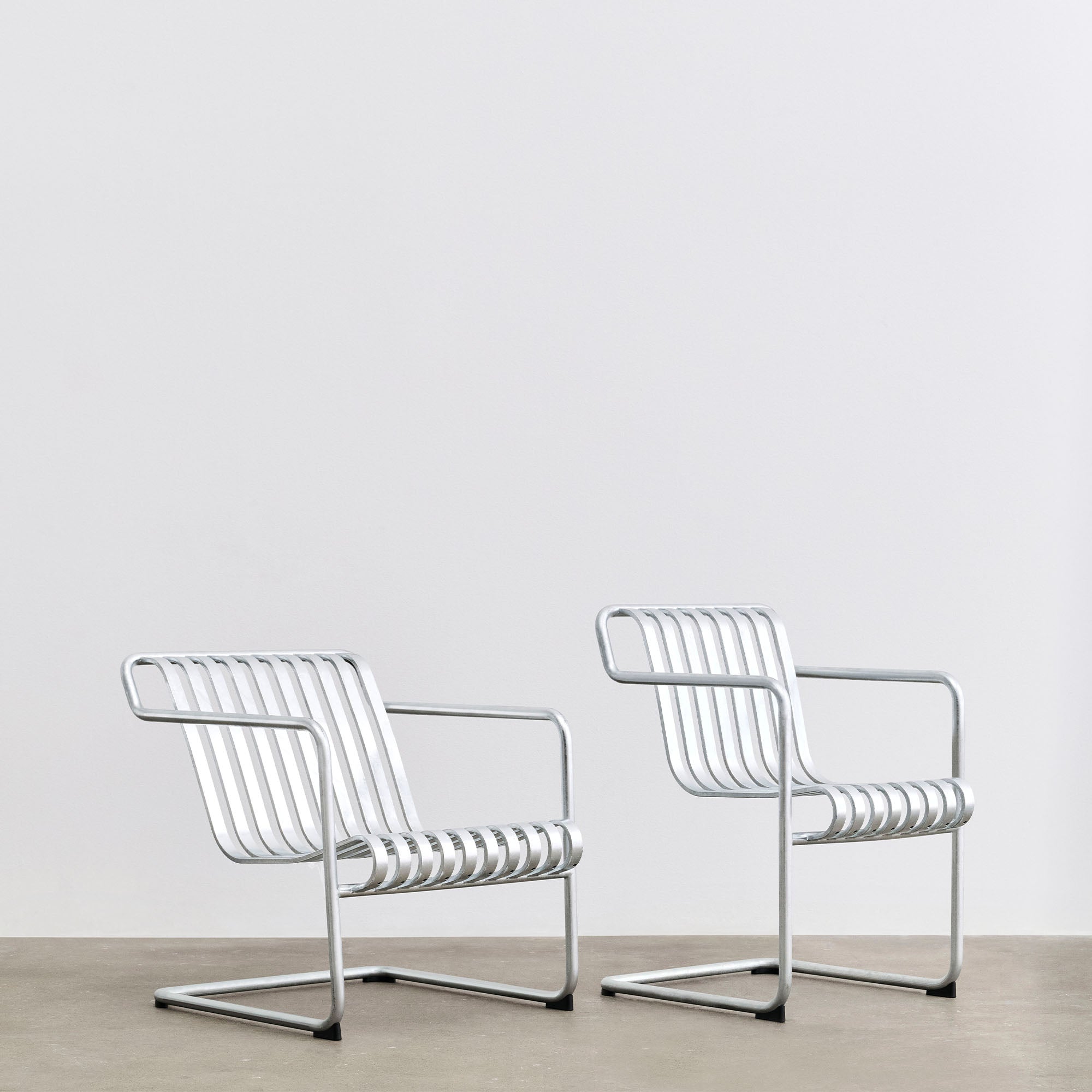 Palissade Cantilever scaun de dining cu cotiere de exterior