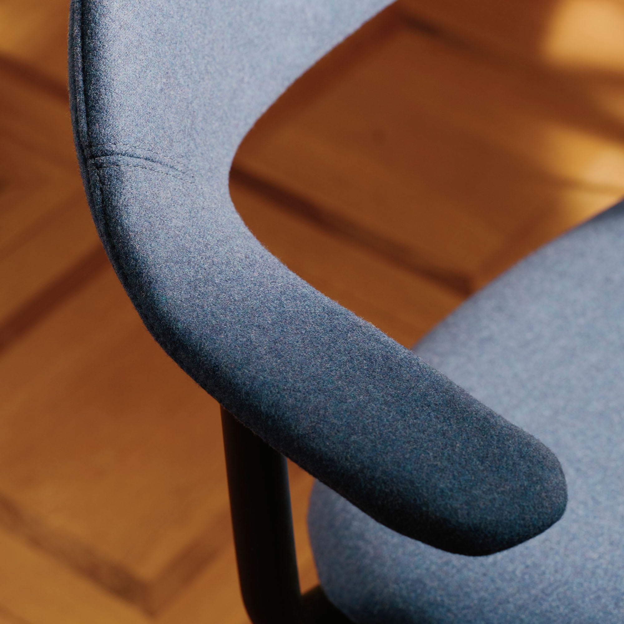 Mynt, scaun de birou cu șezut și spătar tapițat