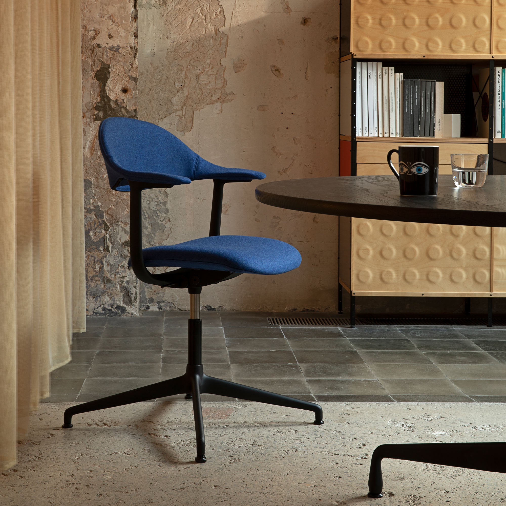 Mynt, scaun de birou cu șezut și spătar tapițat