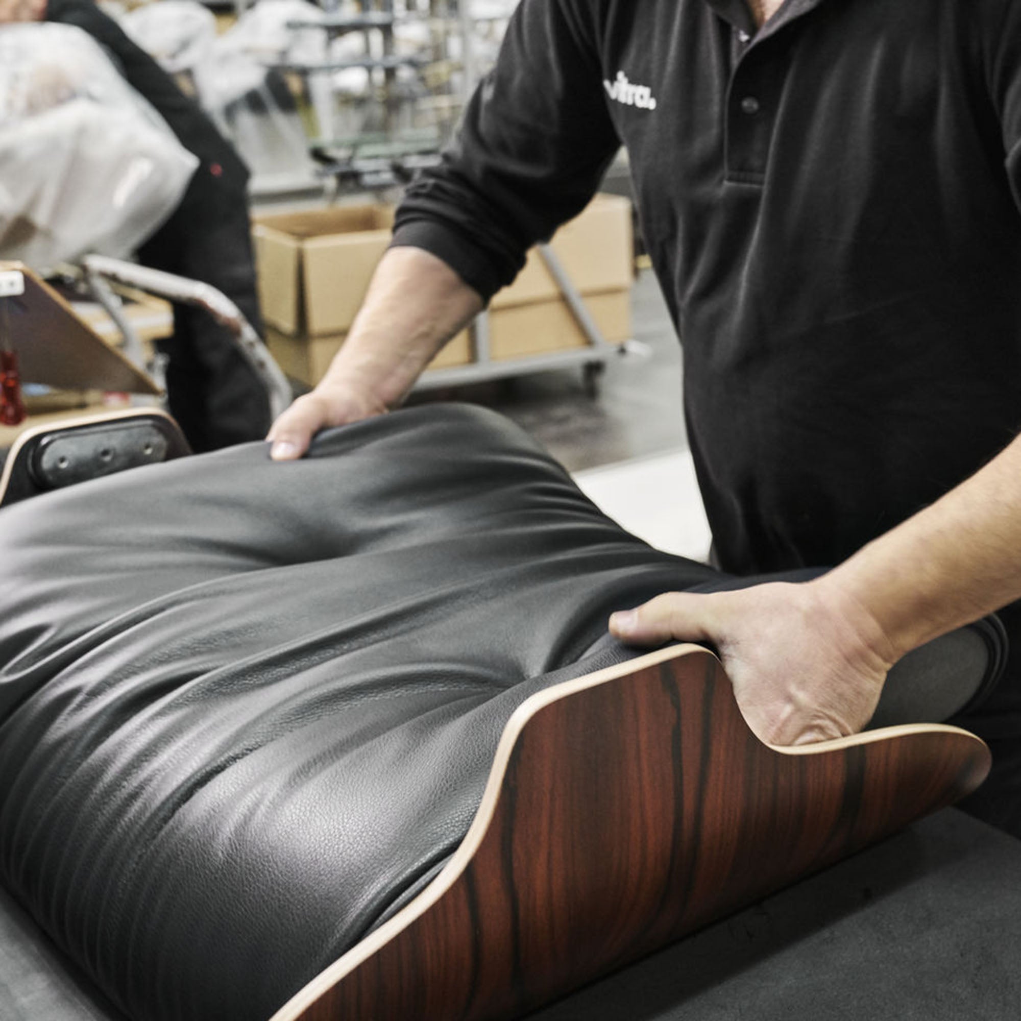 Eames Lounge Chair (lemn de cireș american)