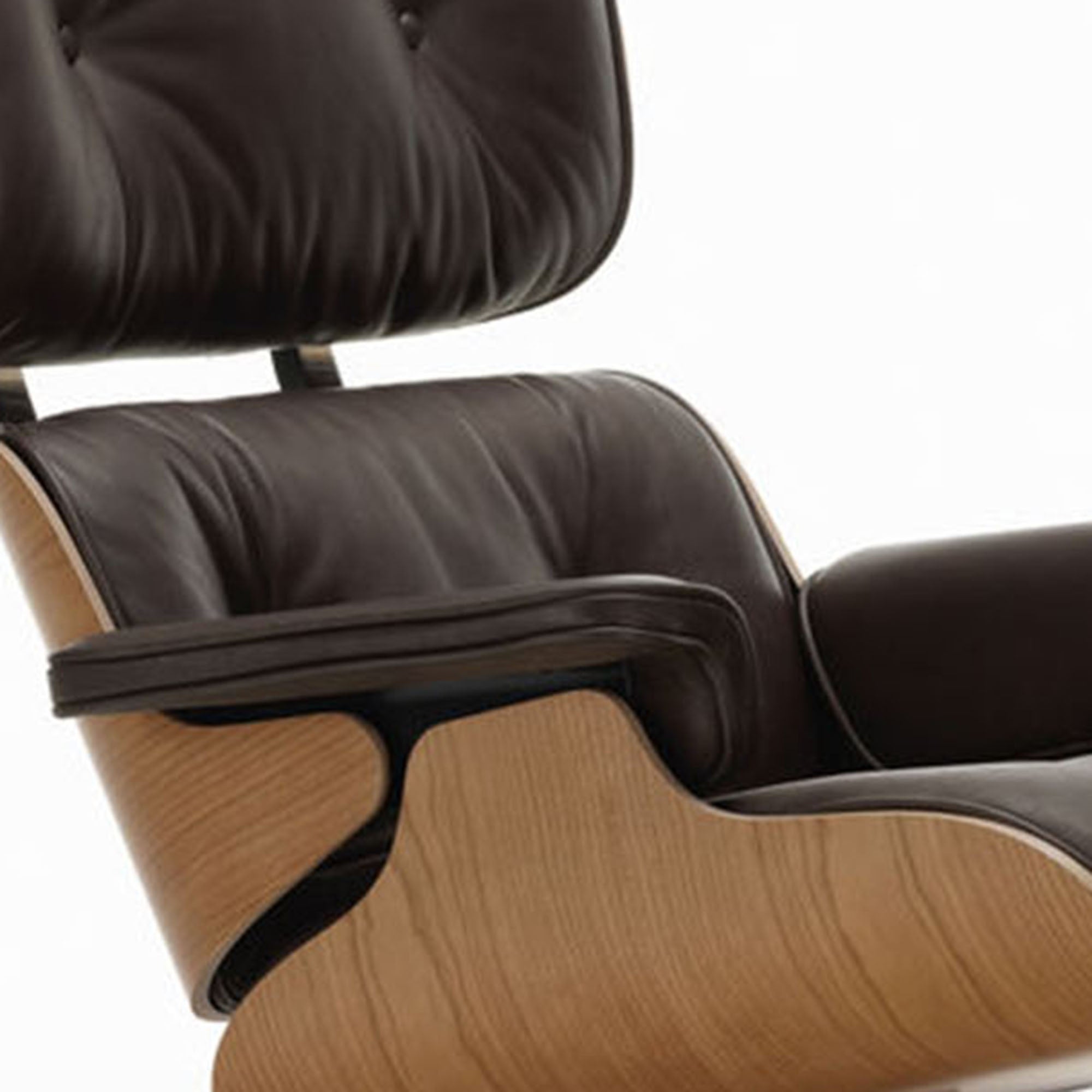 Eames Lounge Chair cu Otoman (cireș american)
