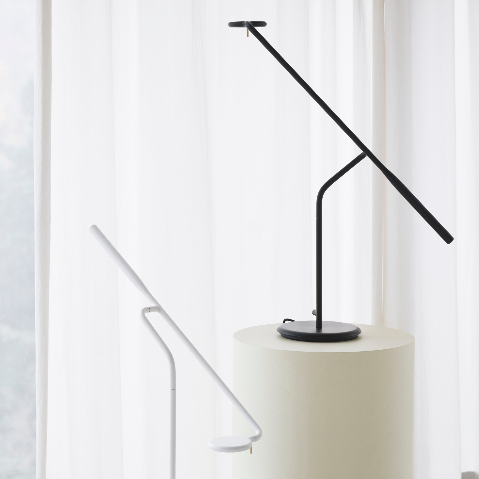 Flow Table Lamp, lampă de masă