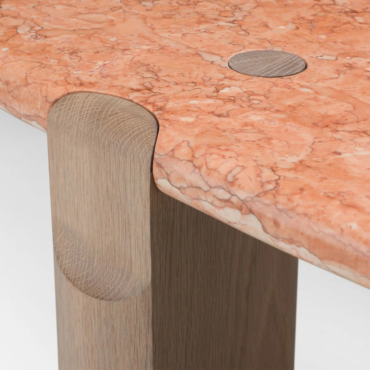 Twenty-Five Coffee Table, masă de cafea