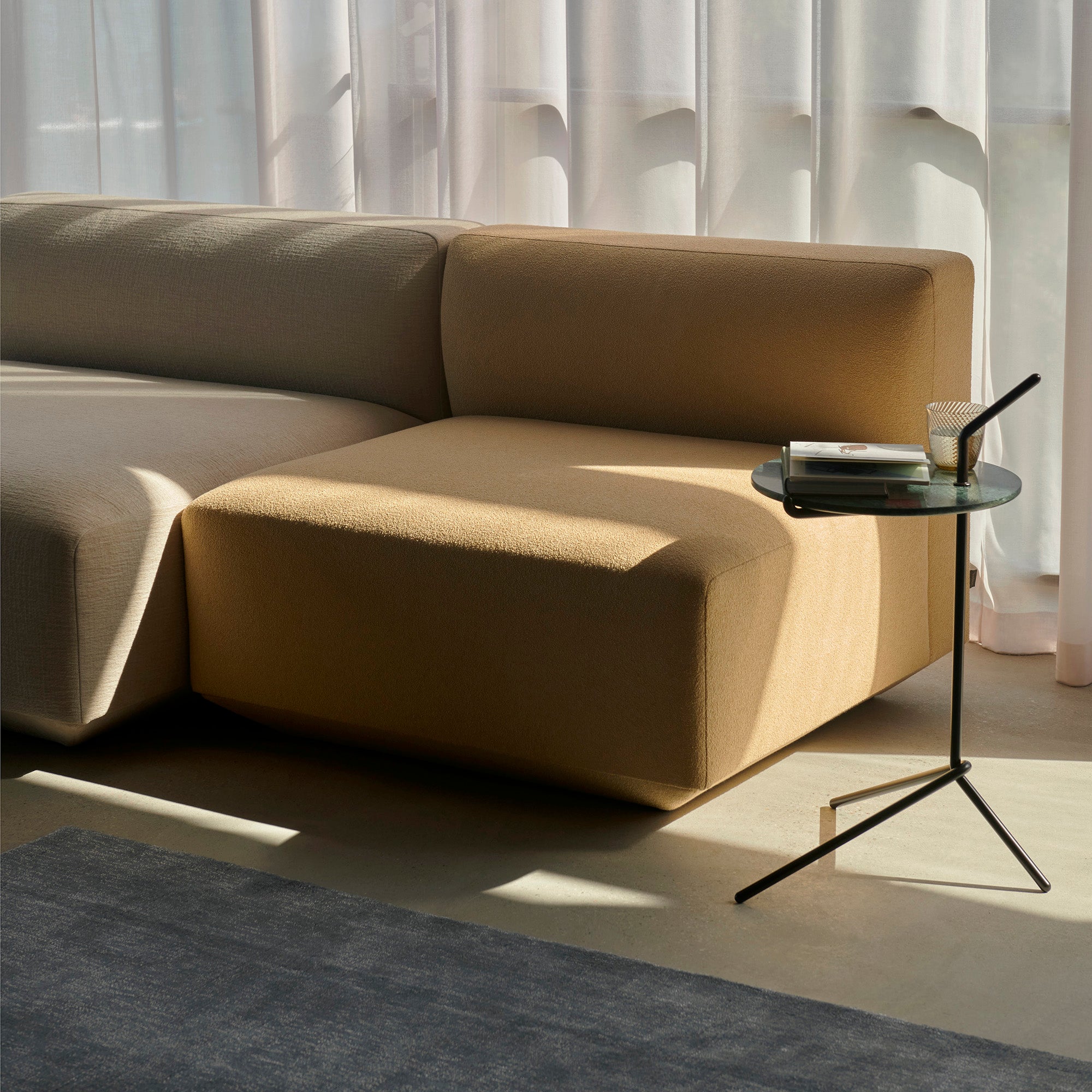 Halten, măsuță ocazională