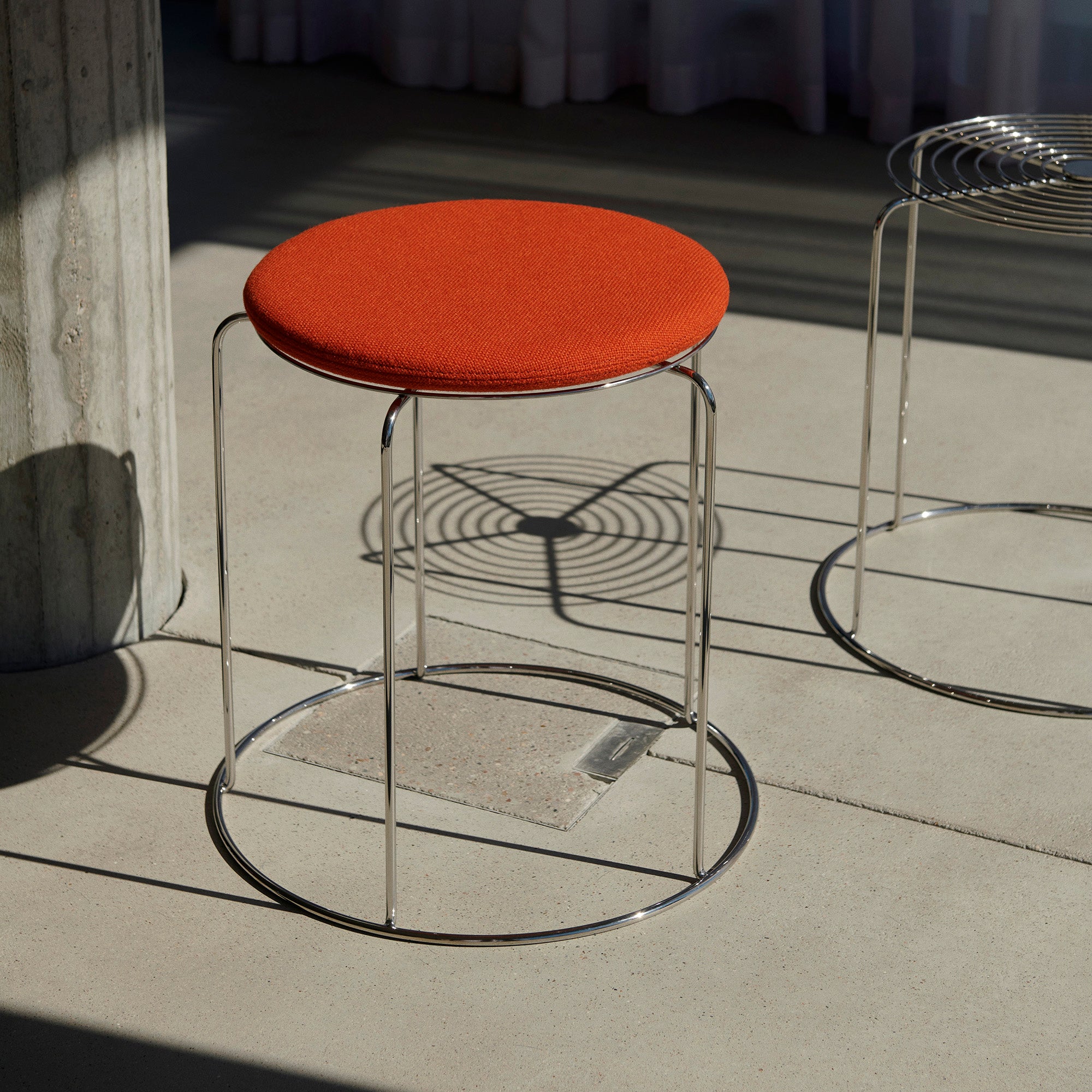 Wire stool, taburet