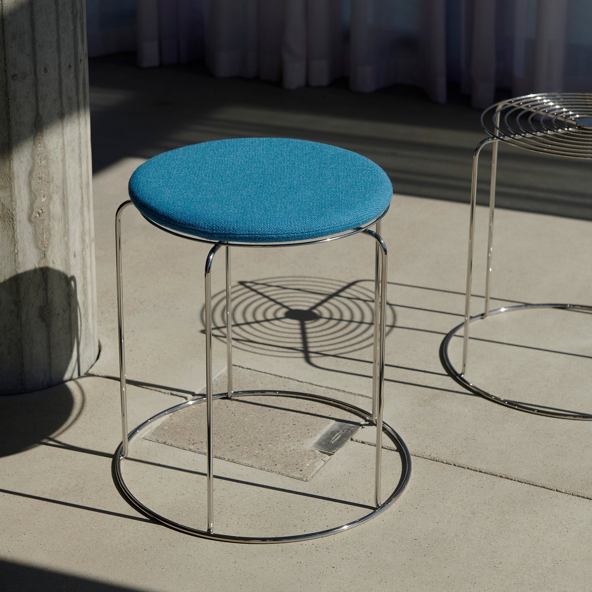 Wire stool, taburet