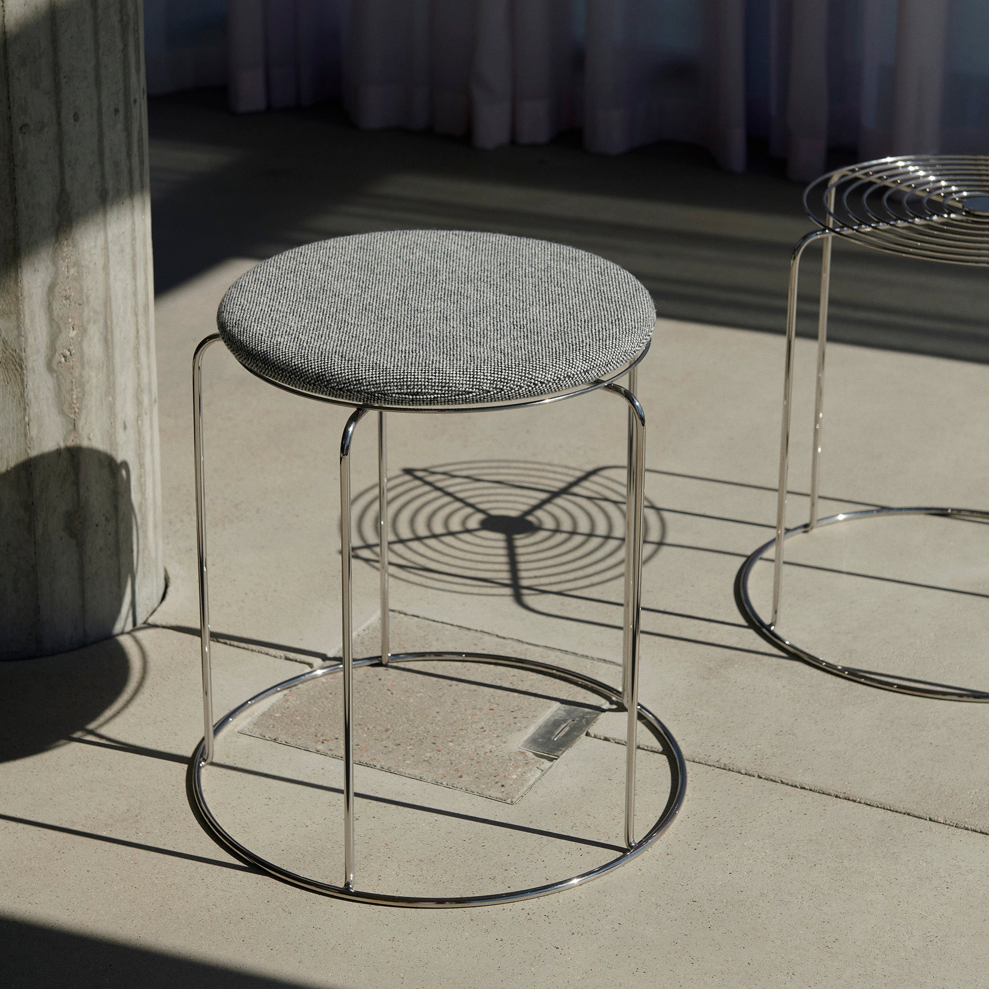 Wire stool, taburet